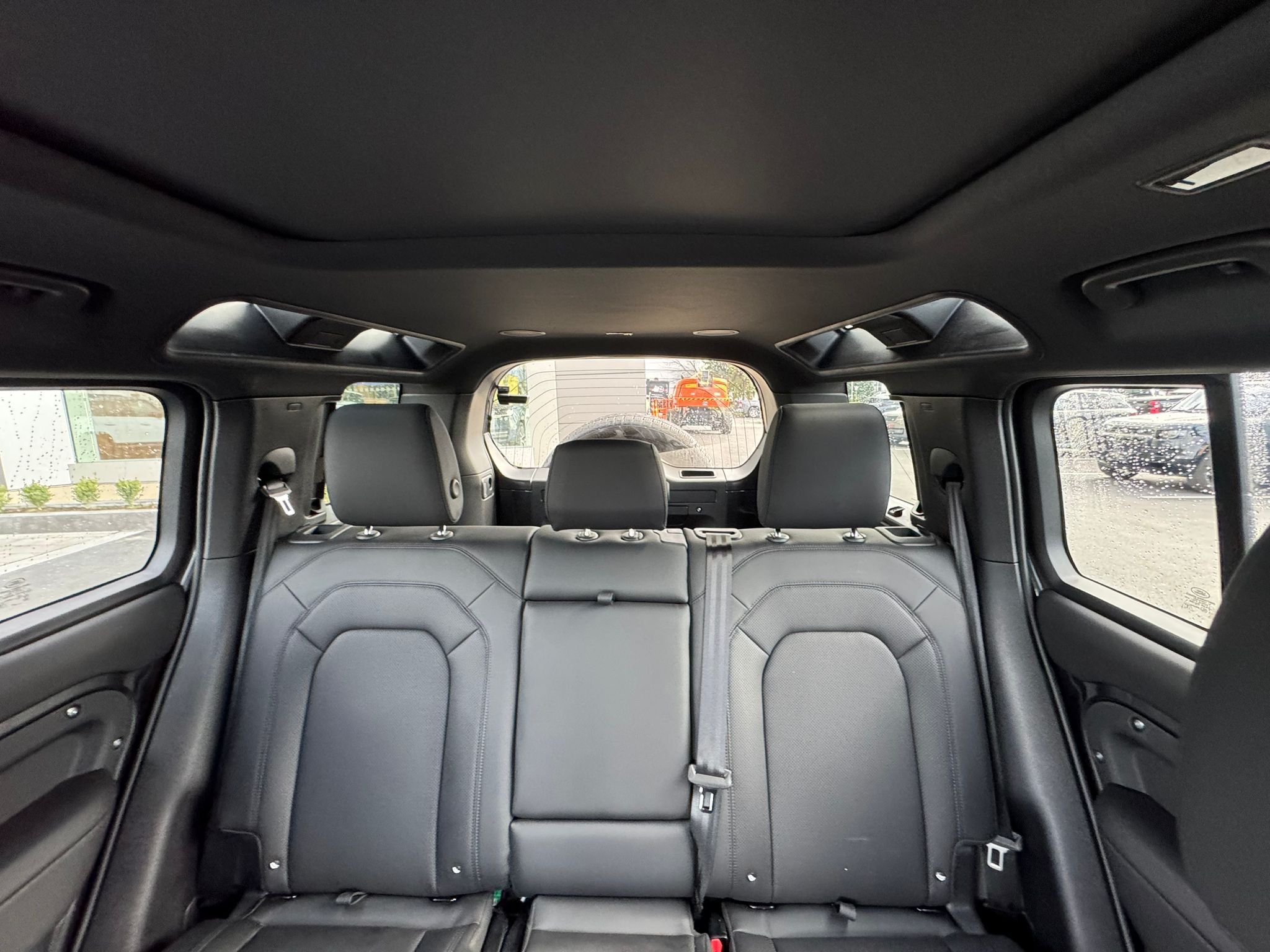 Land Rover Defender  2025 à North Vancouver, Colombie-Britannique