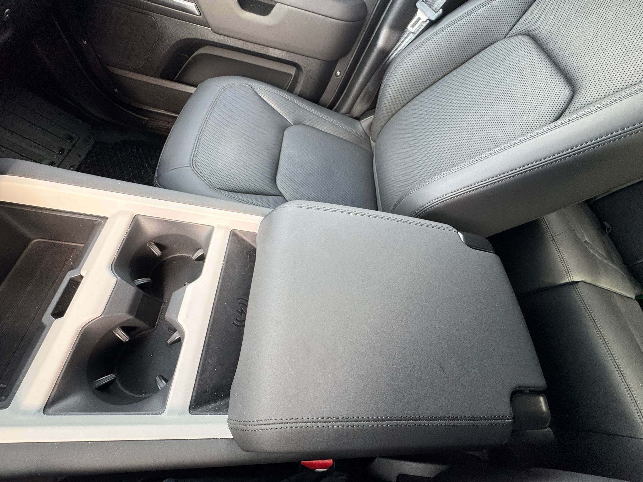 Land Rover Defender  2025 à North Vancouver, Colombie-Britannique