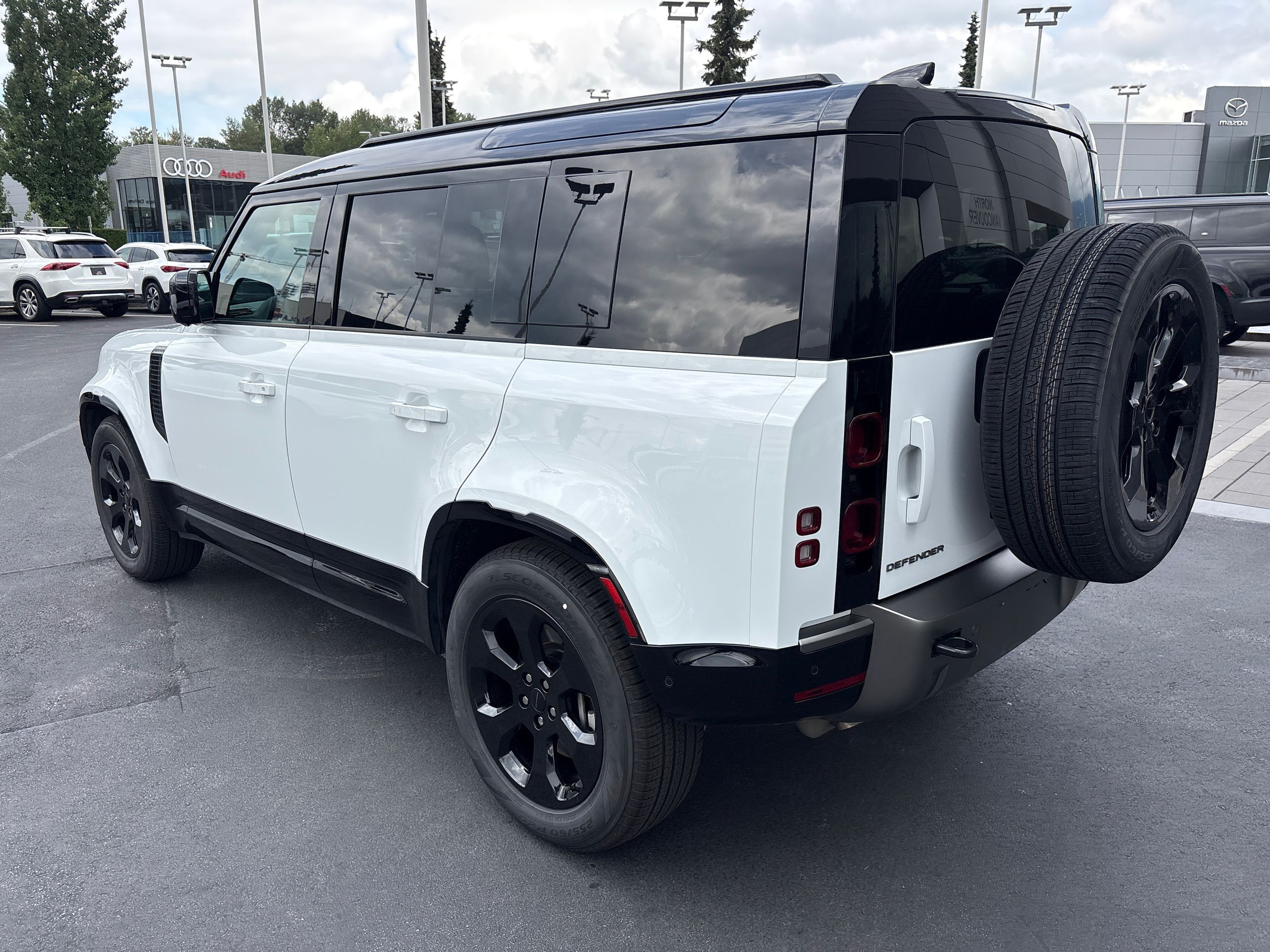 2025  Defender 110