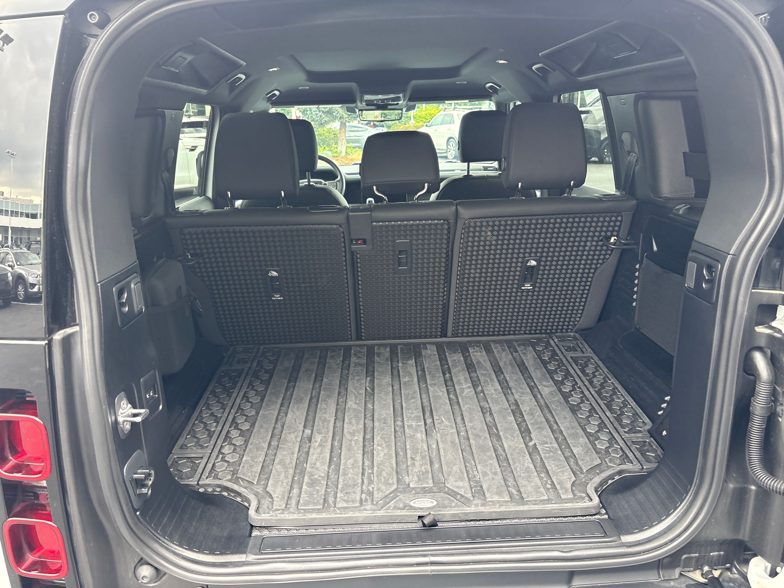 2025  Defender 110