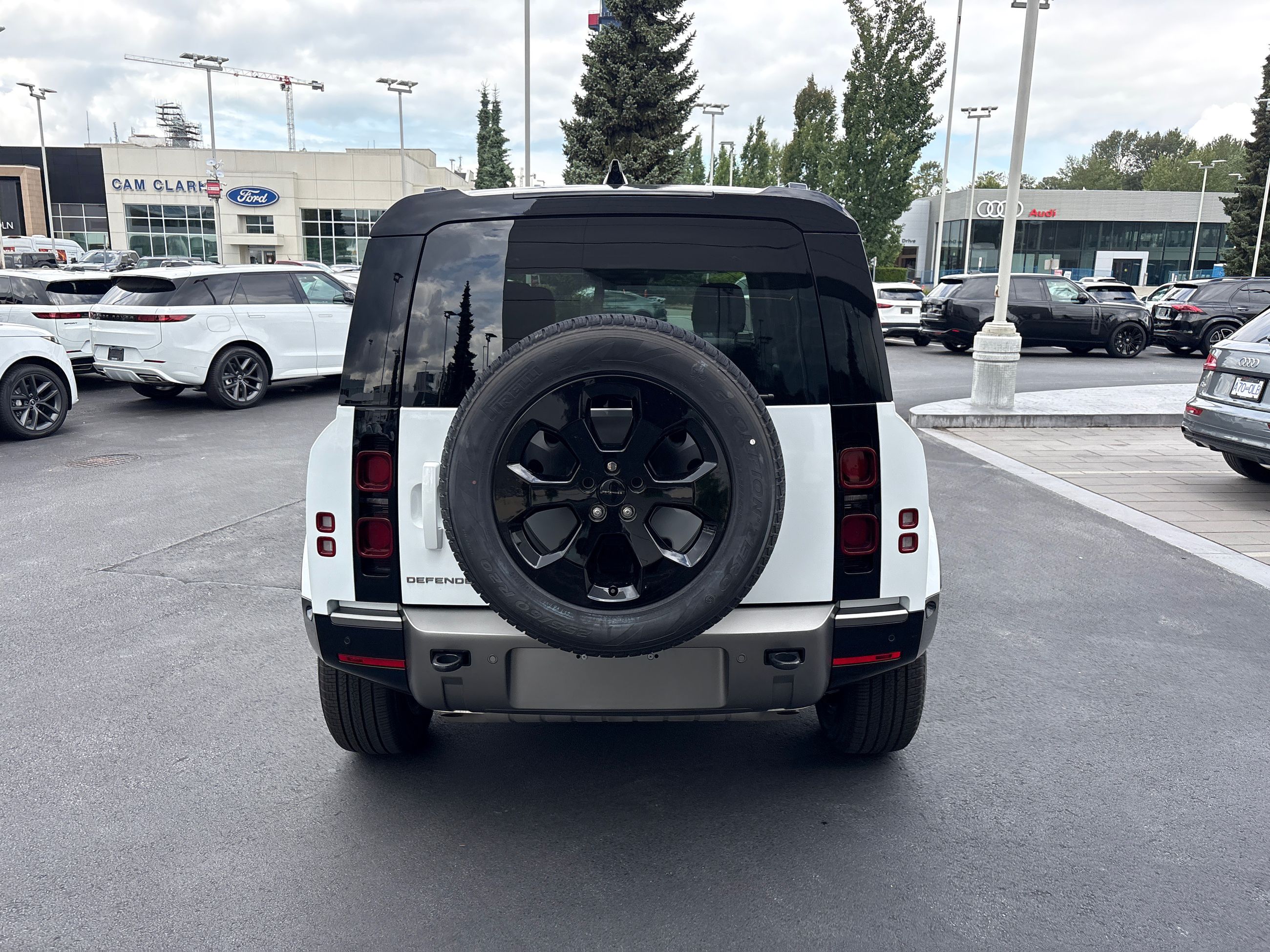 2025  Defender 110
