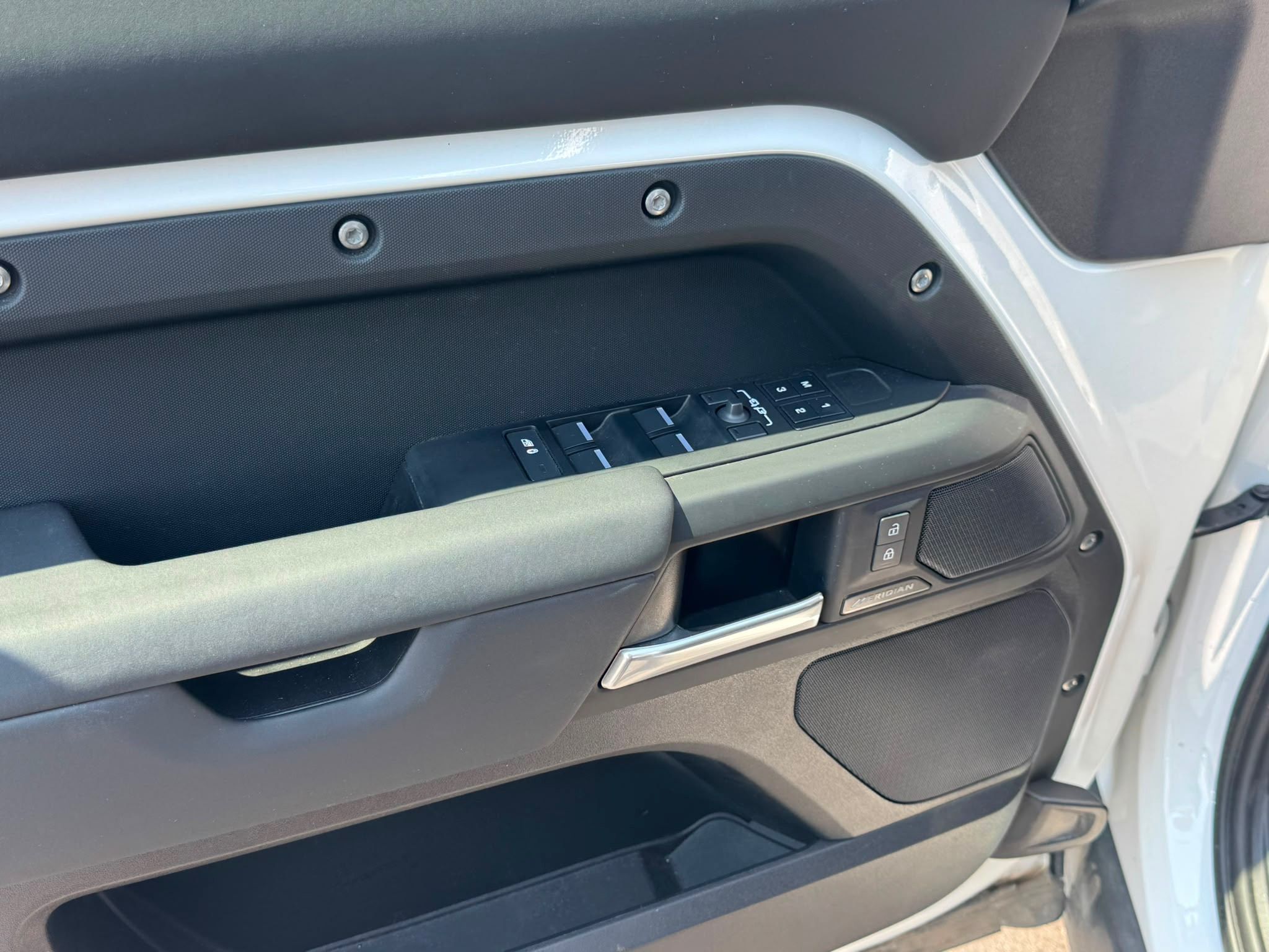 2025 Land Rover Defender in North Vancouver, British Columbia