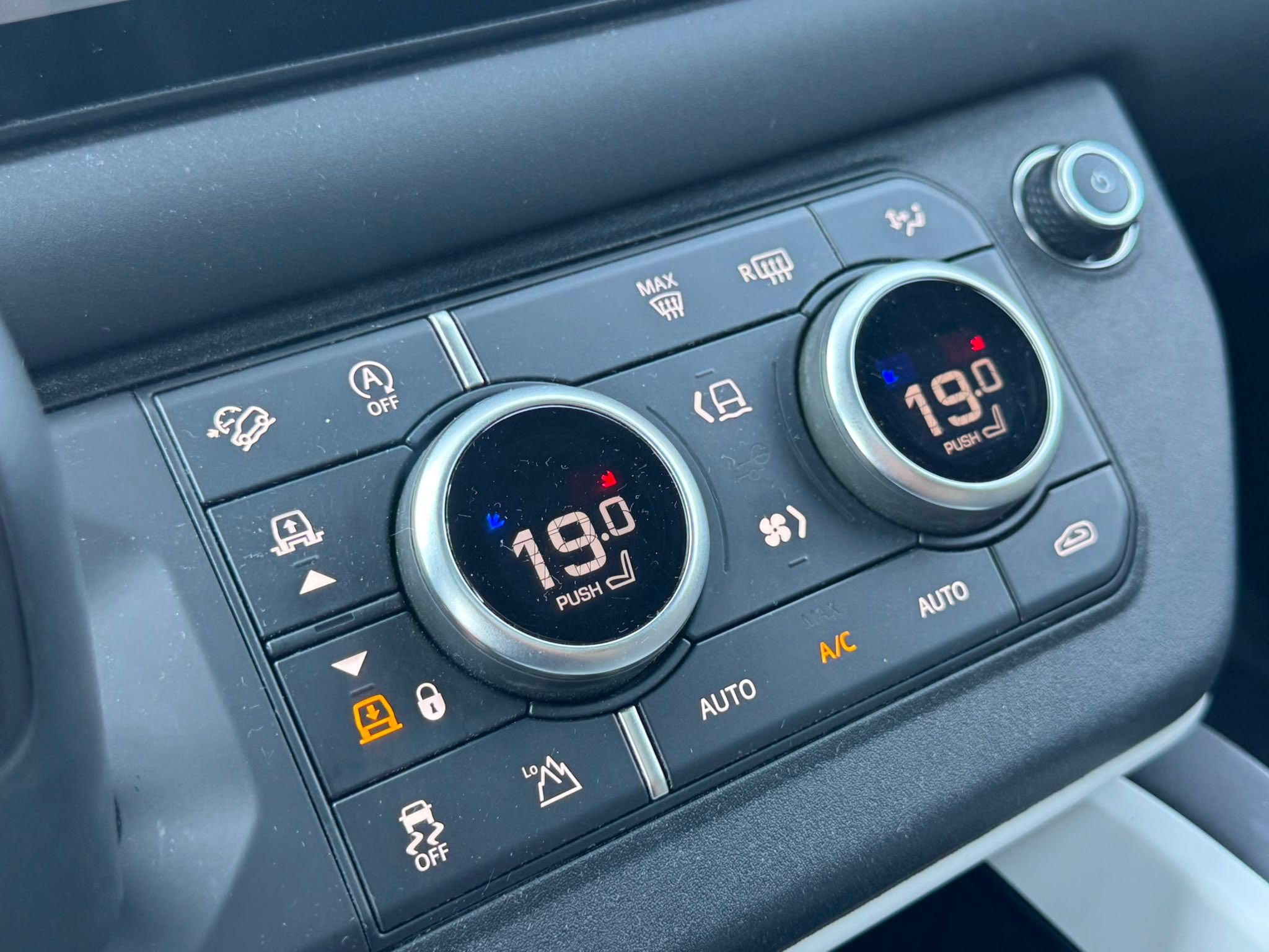2025 Land Rover Defender in North Vancouver, British Columbia