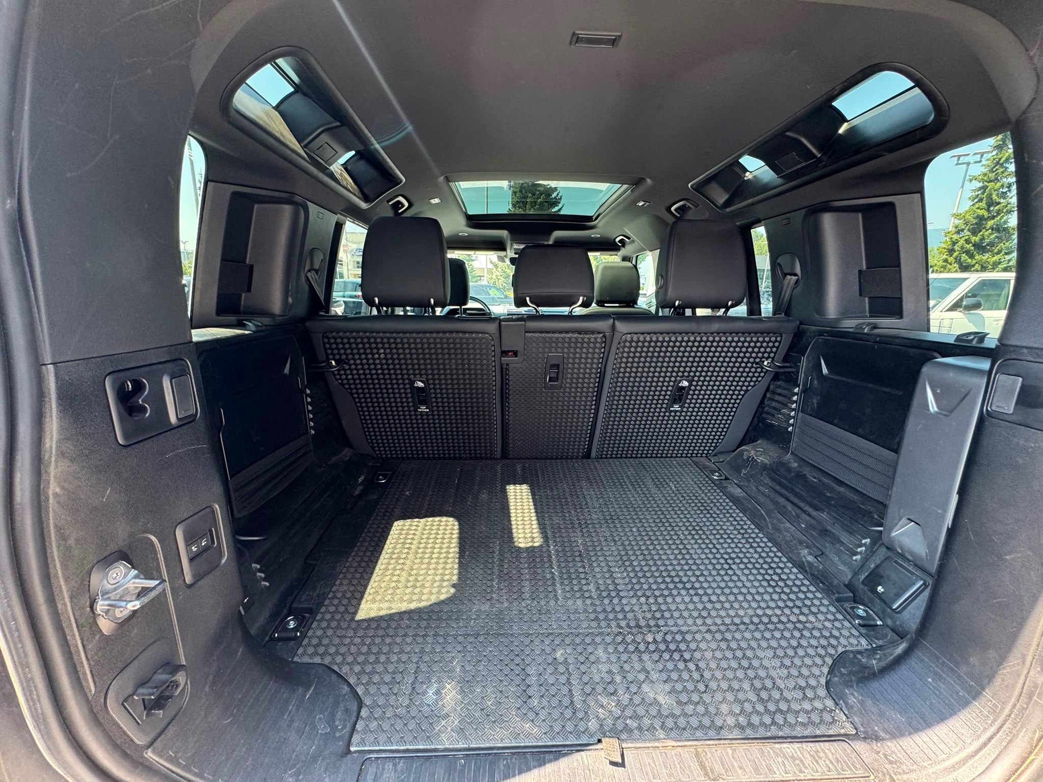 2025 Land Rover Defender in North Vancouver, British Columbia
