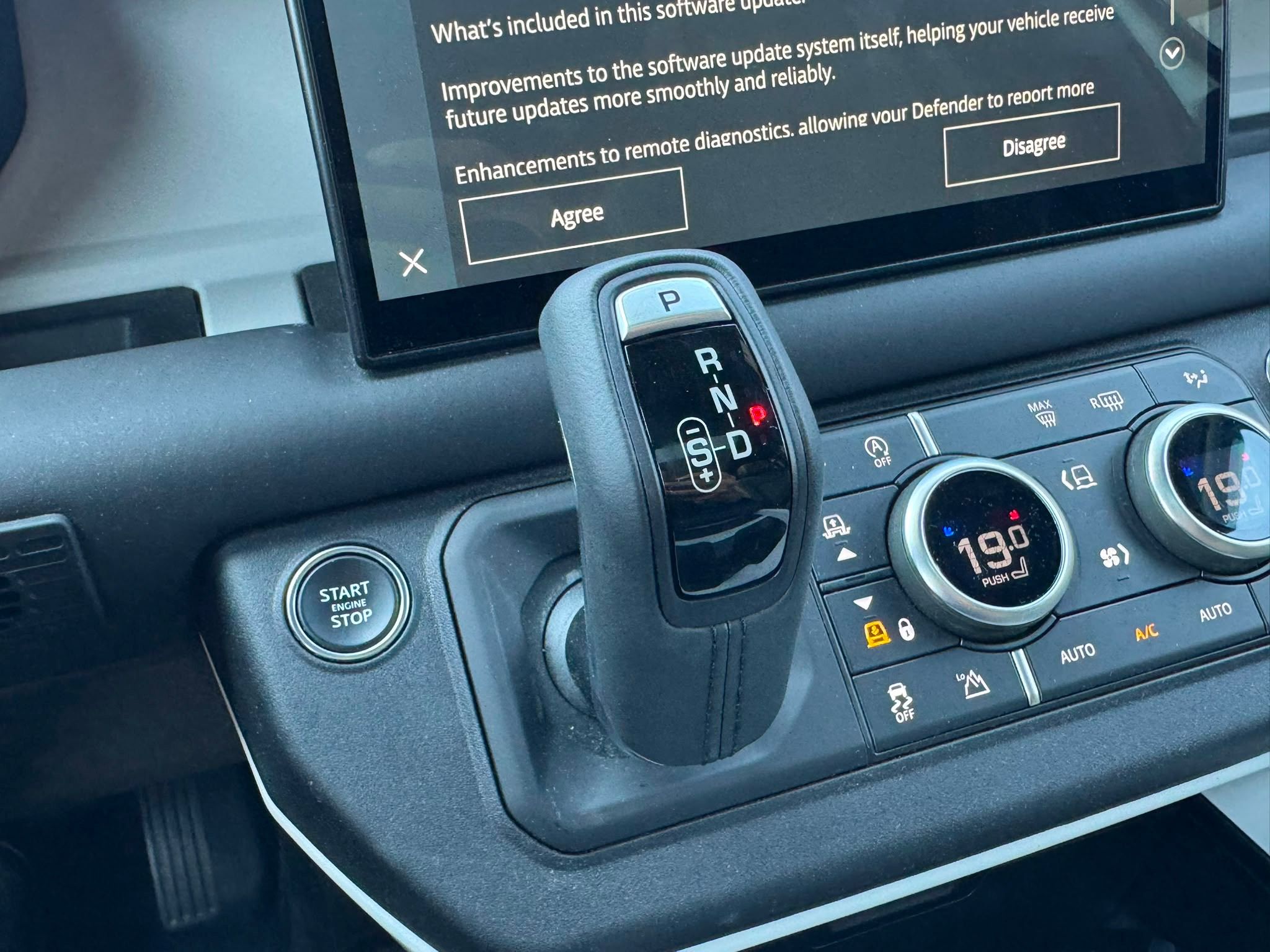 2025 Land Rover Defender in North Vancouver, British Columbia