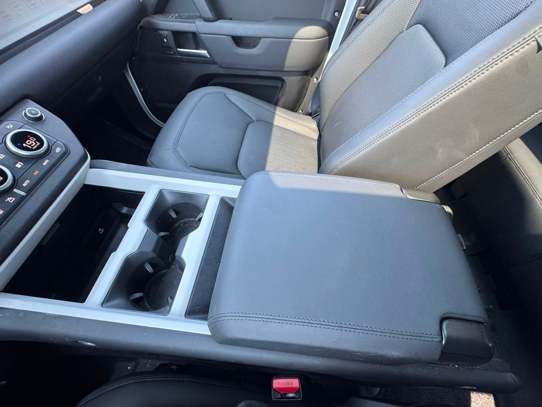 2025 Land Rover Defender in North Vancouver, British Columbia