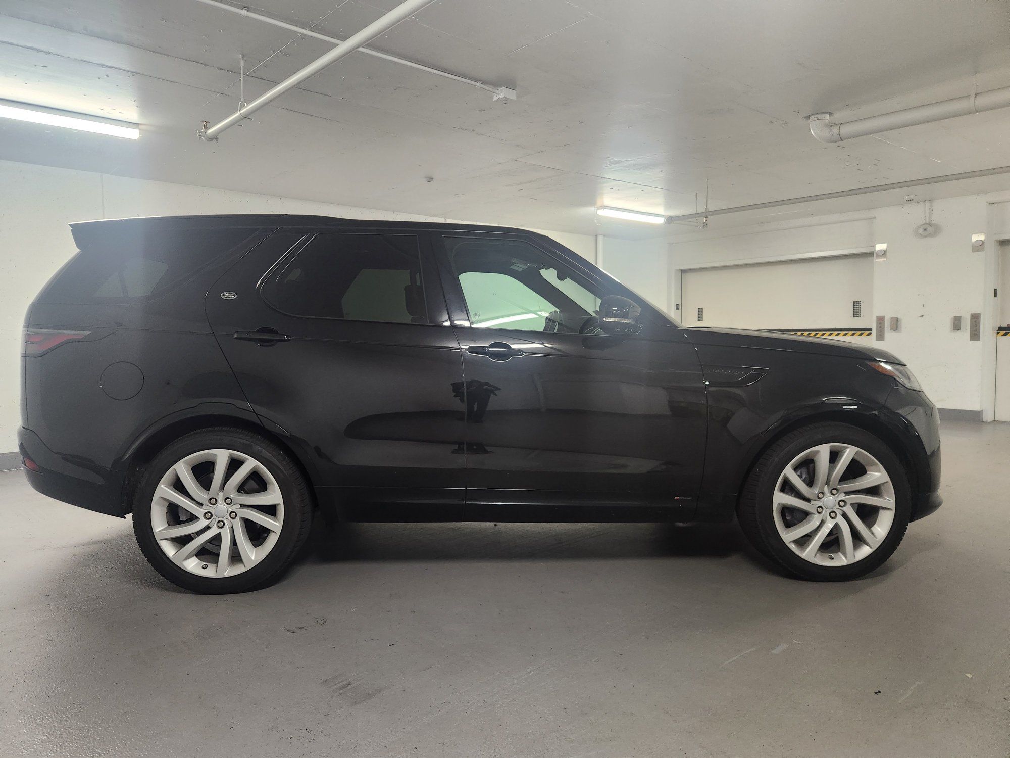 2021 Land Rover Discovery in Vancouver, British Columbia