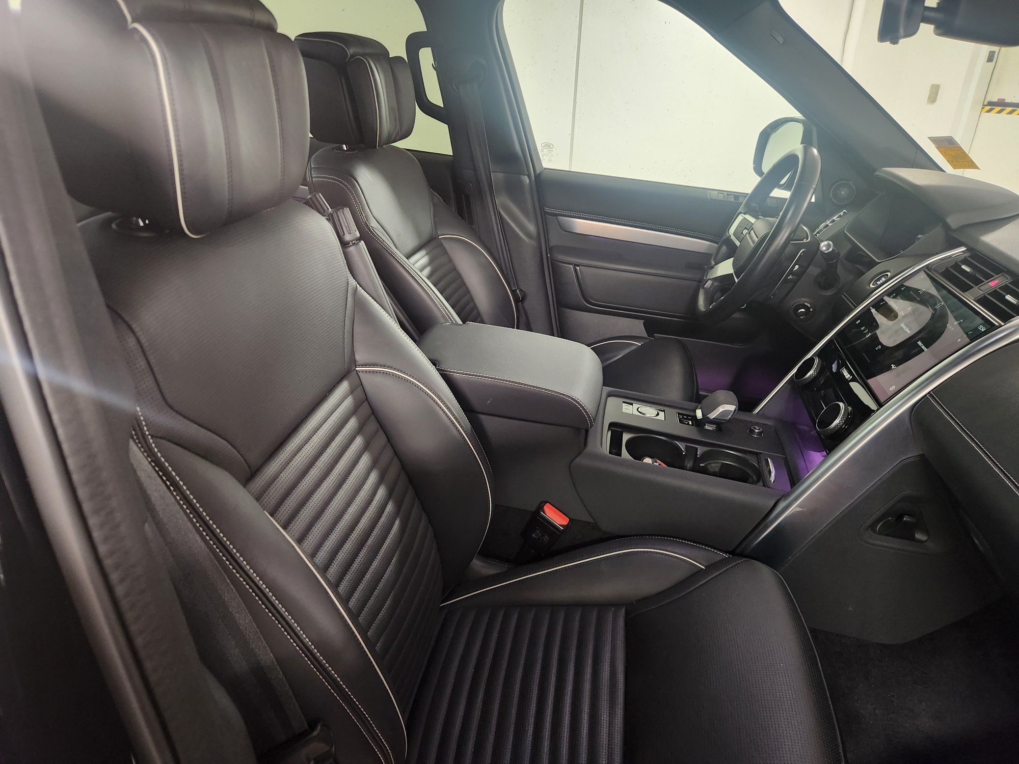 2021 Land Rover Discovery in Vancouver, British Columbia