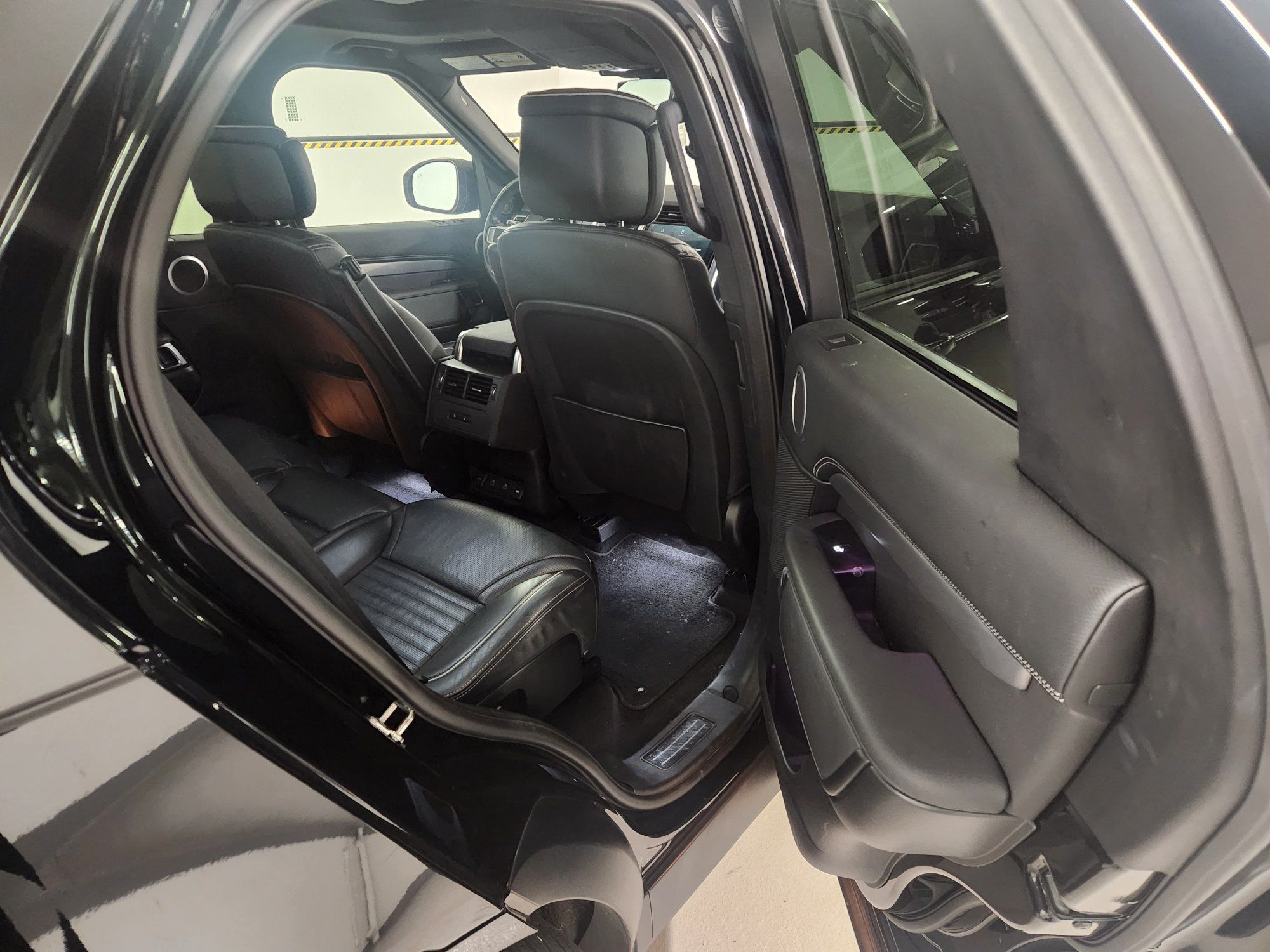 2021 Land Rover Discovery in Vancouver, British Columbia