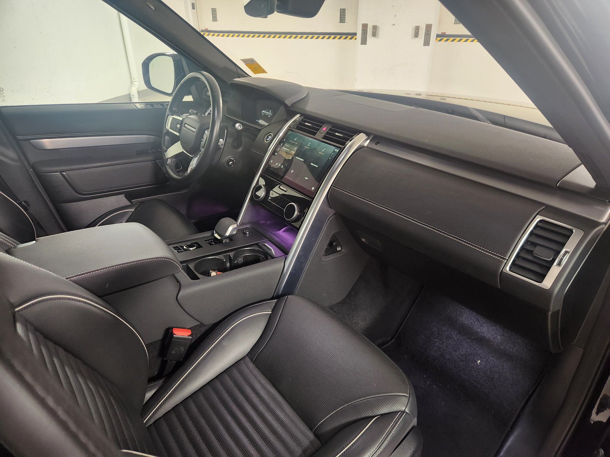 2021 Land Rover Discovery in Vancouver, British Columbia
