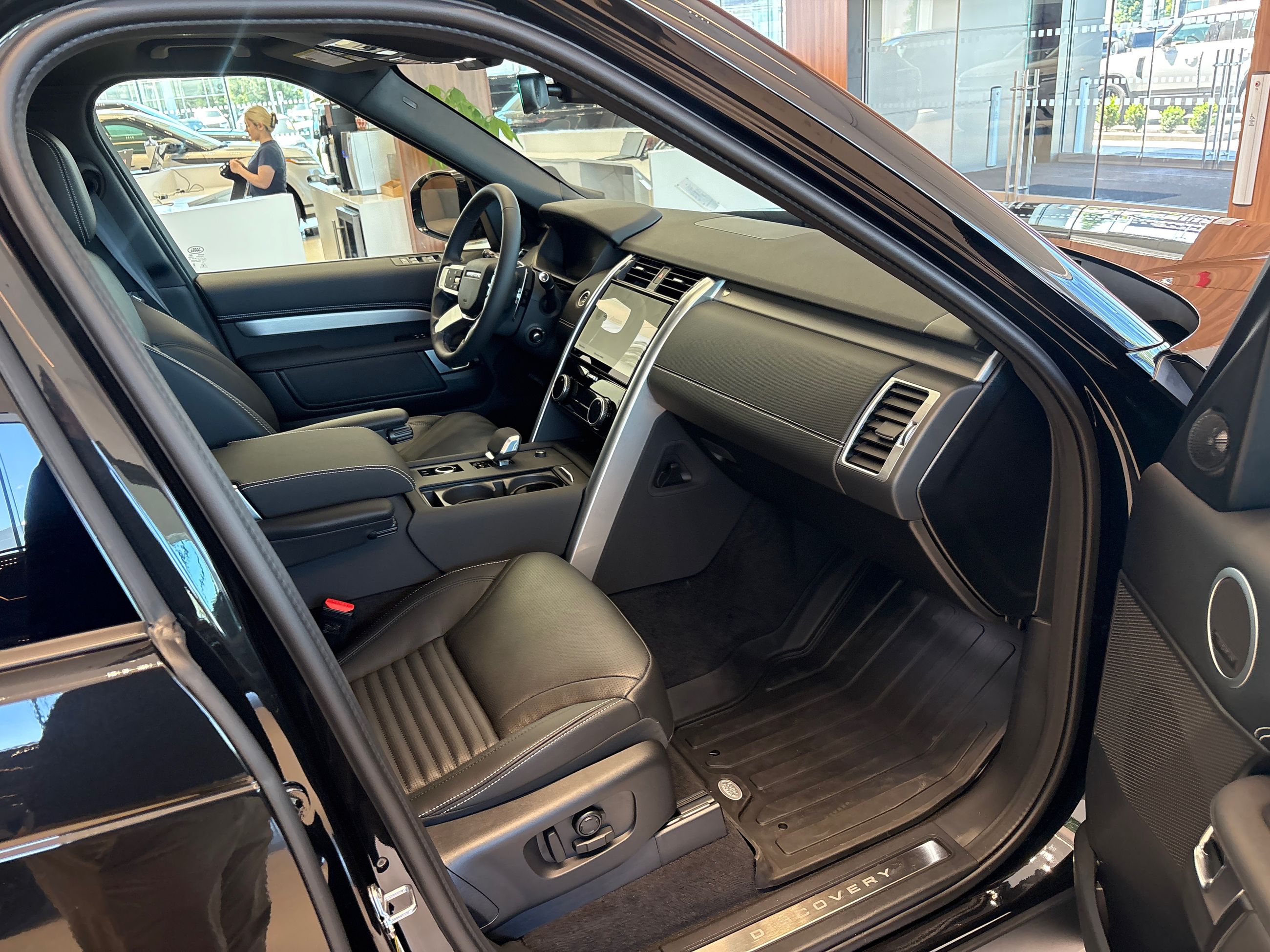 2026 Land Rover Discovery in North Vancouver, British Columbia