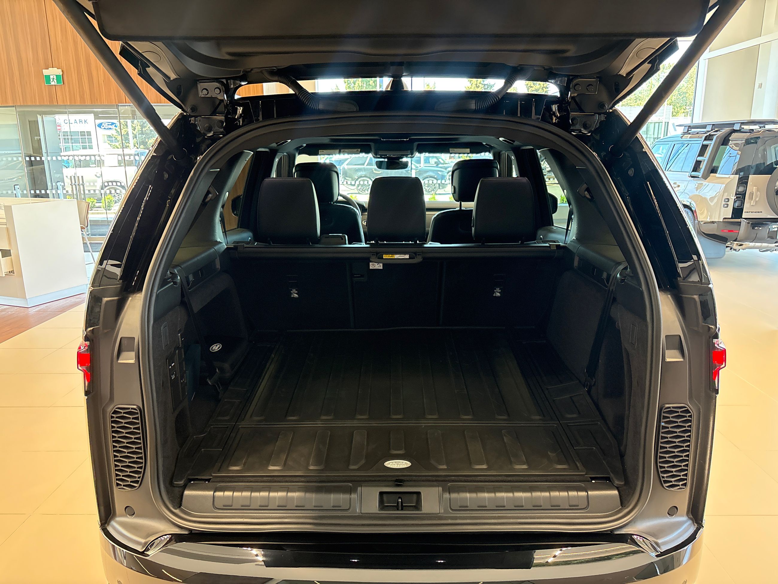 2026 Land Rover Discovery in North Vancouver, British Columbia