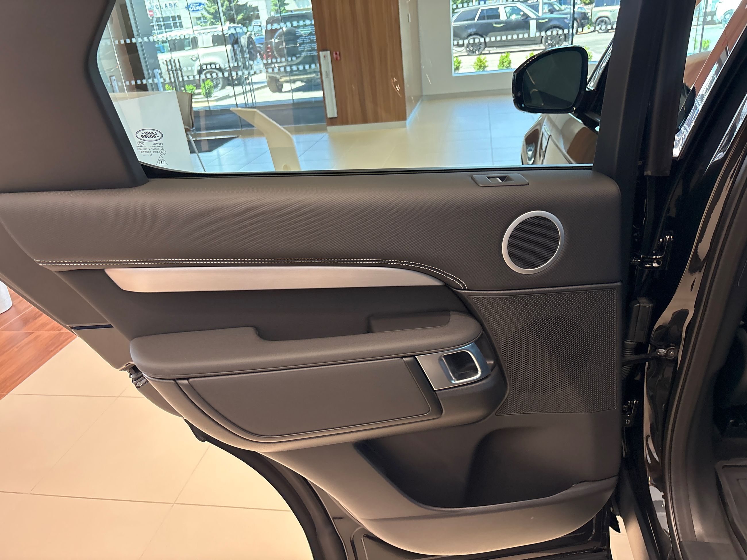 2026 Land Rover Discovery in North Vancouver, British Columbia
