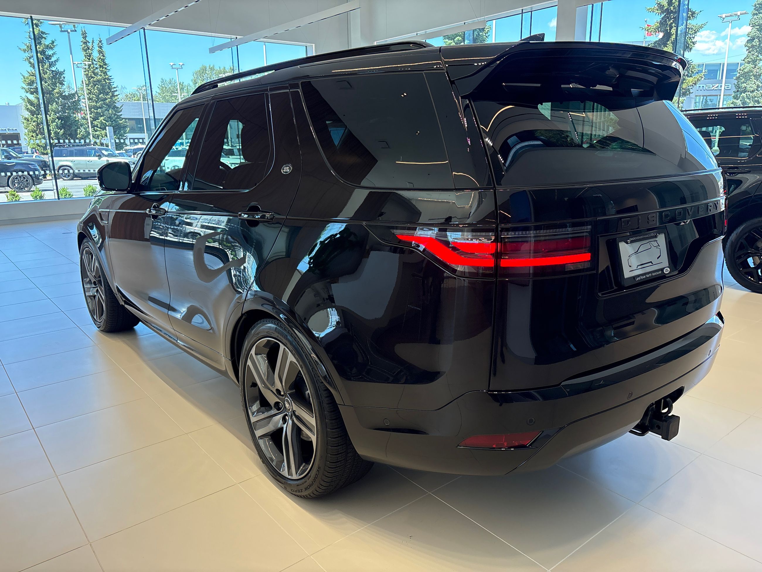 2026 Land Rover Discovery in North Vancouver, British Columbia