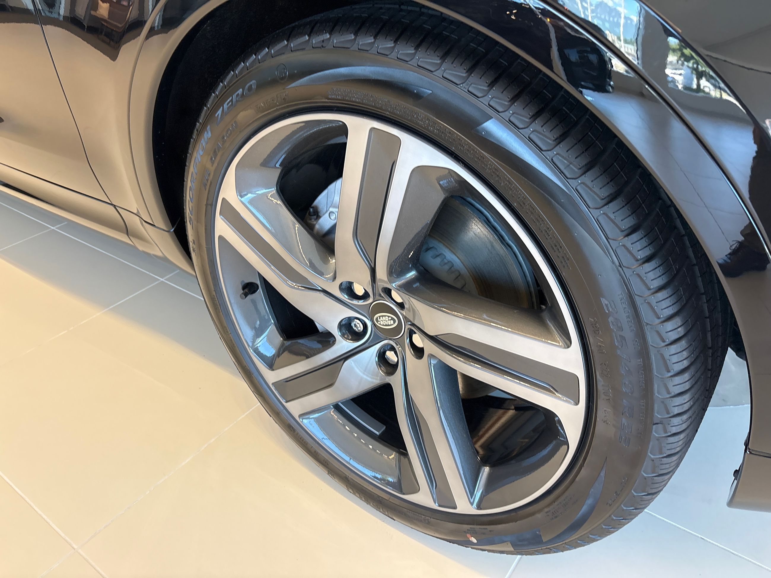 2026 Land Rover Discovery in North Vancouver, British Columbia