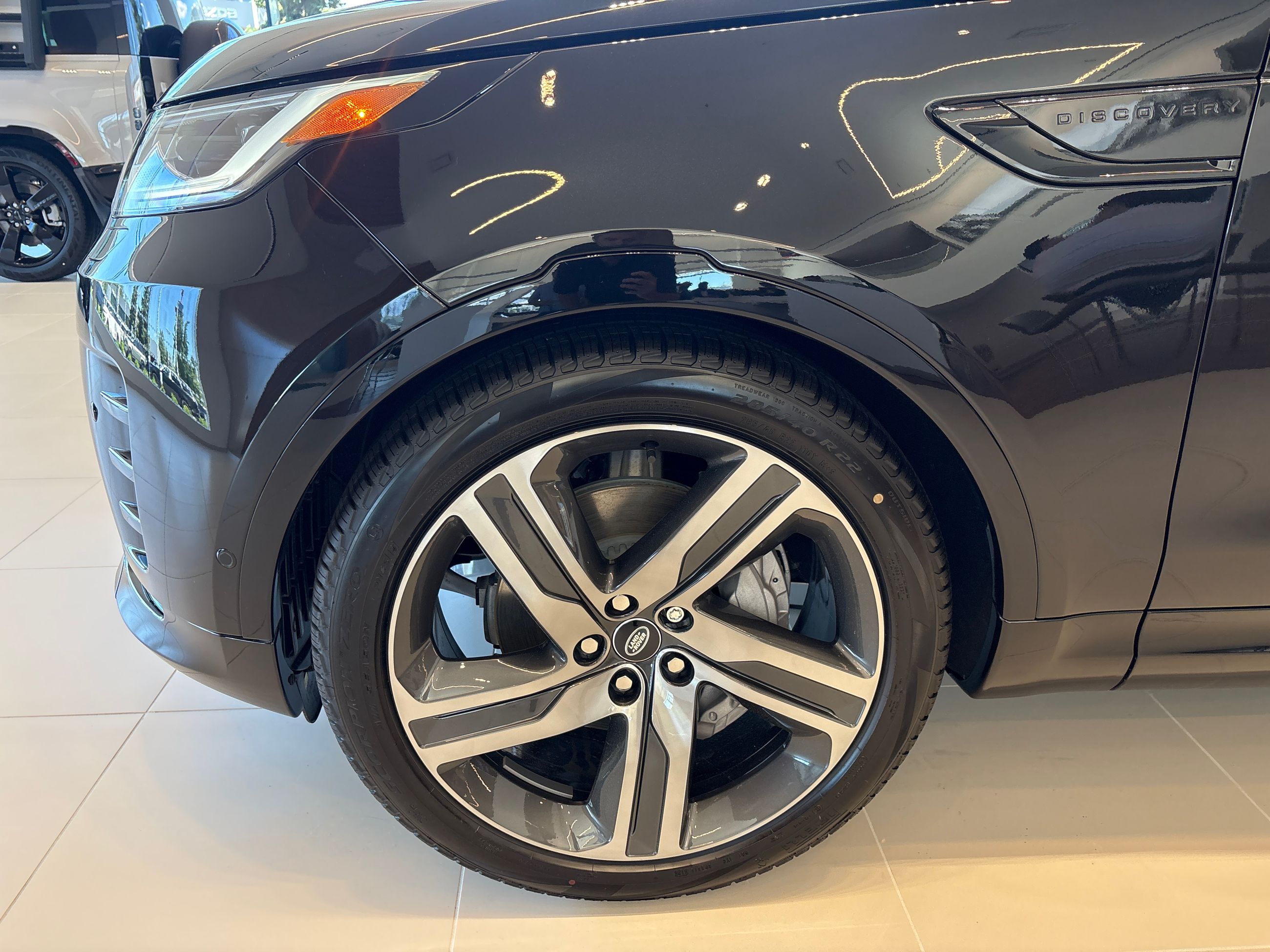 2026 Land Rover Discovery in North Vancouver, British Columbia