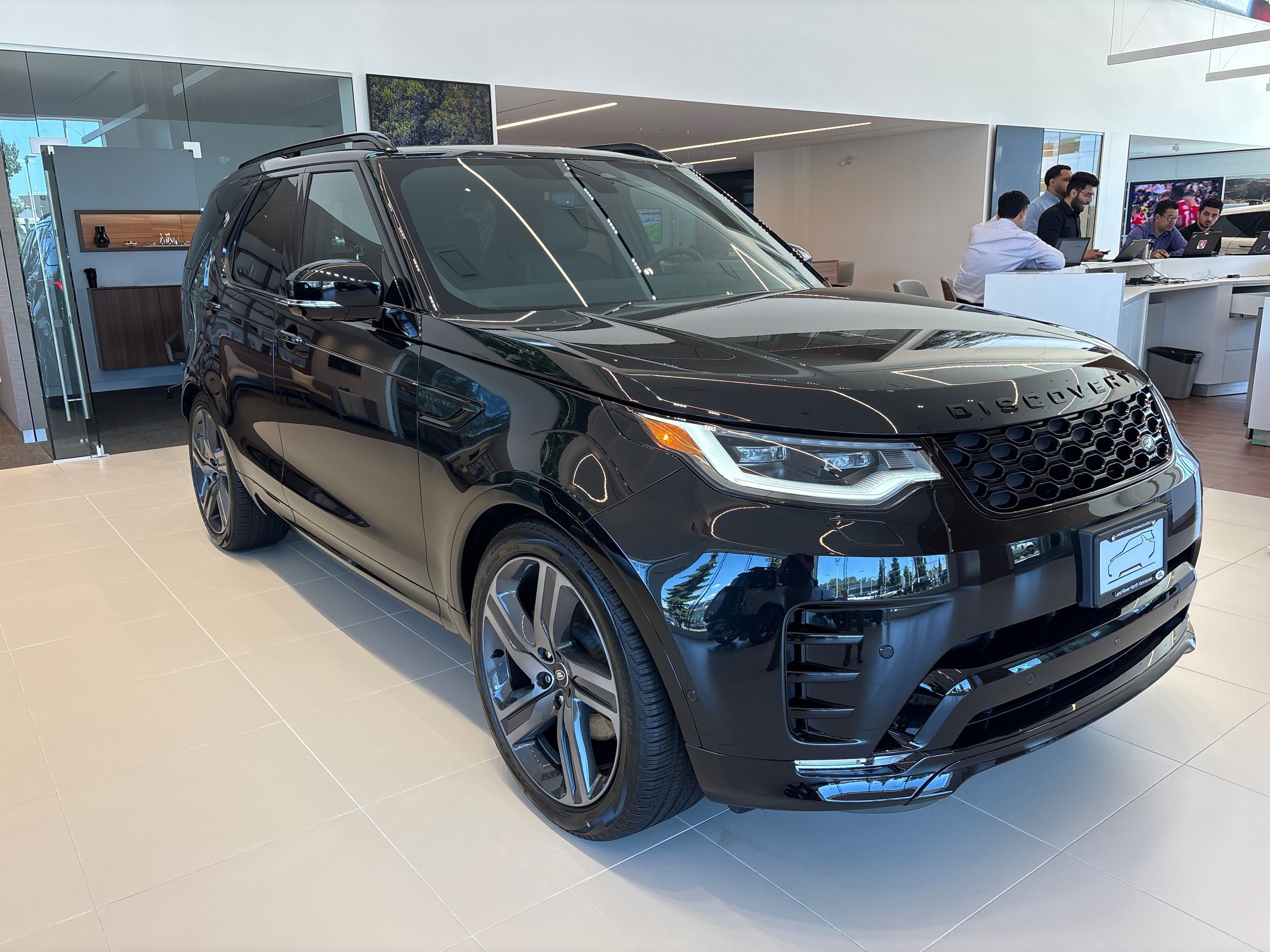 2026 Land Rover Discovery in North Vancouver, British Columbia