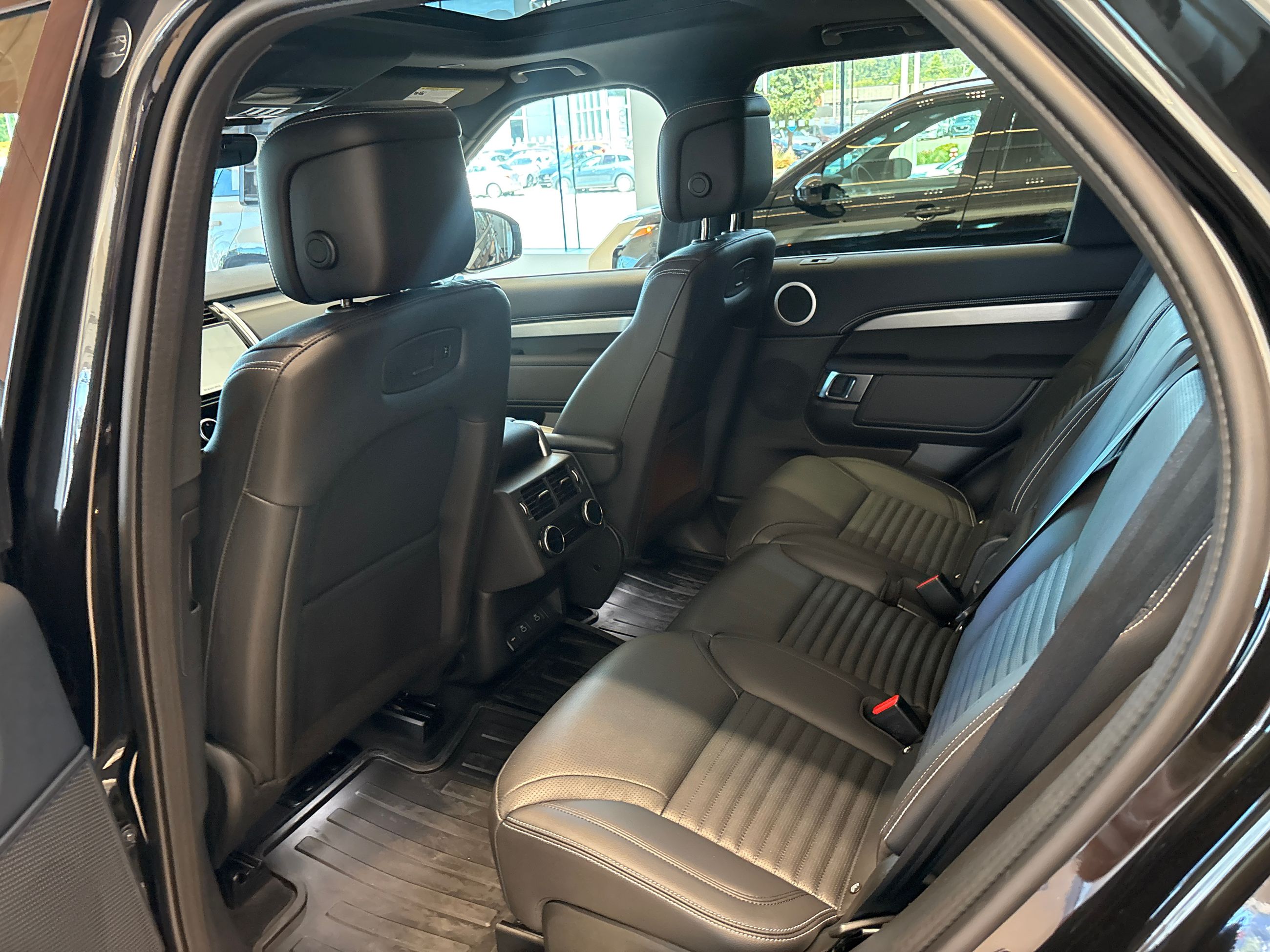 2026 Land Rover Discovery in North Vancouver, British Columbia