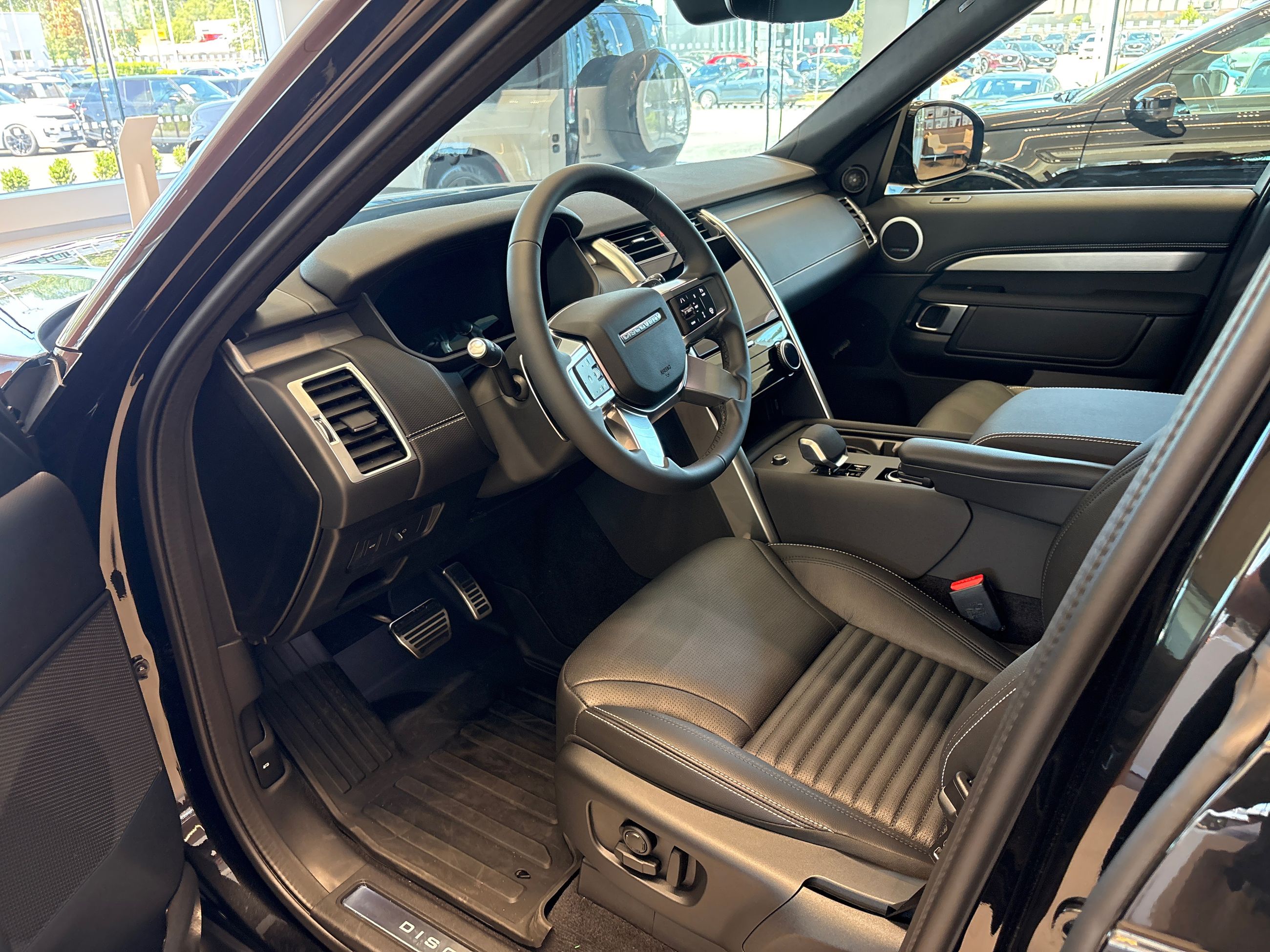 2026 Land Rover Discovery in North Vancouver, British Columbia