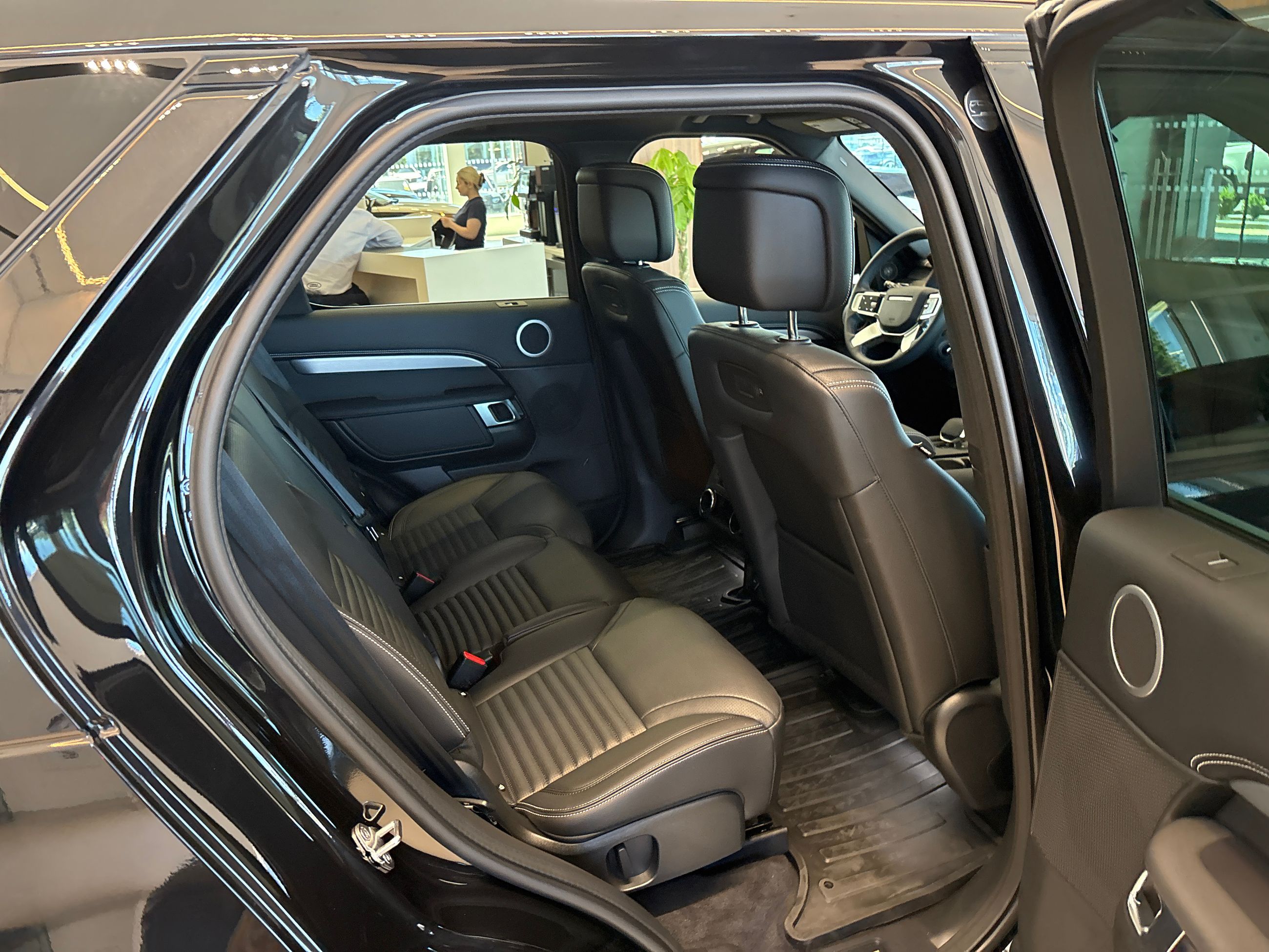 2026 Land Rover Discovery in North Vancouver, British Columbia
