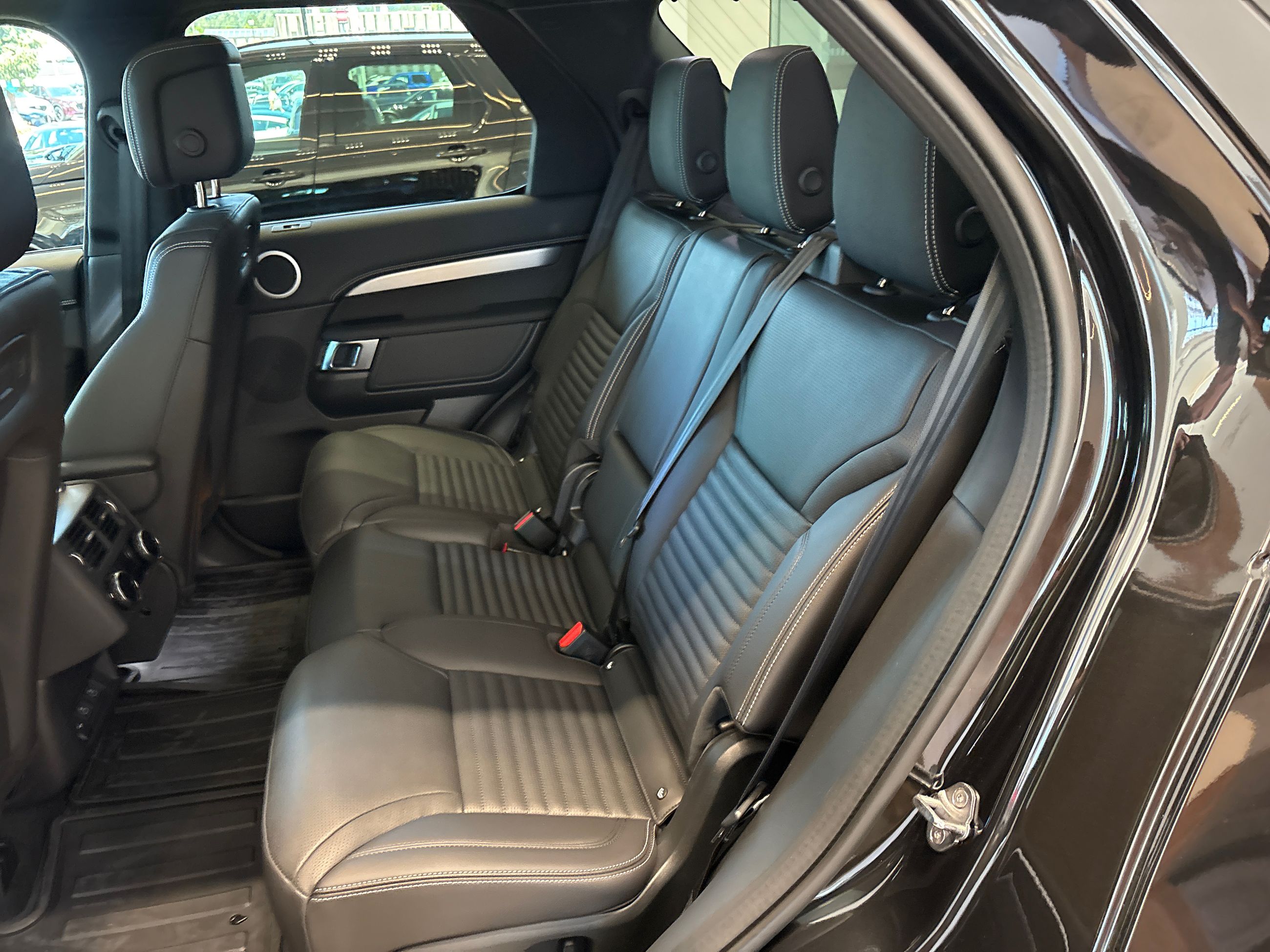 2026 Land Rover Discovery in North Vancouver, British Columbia