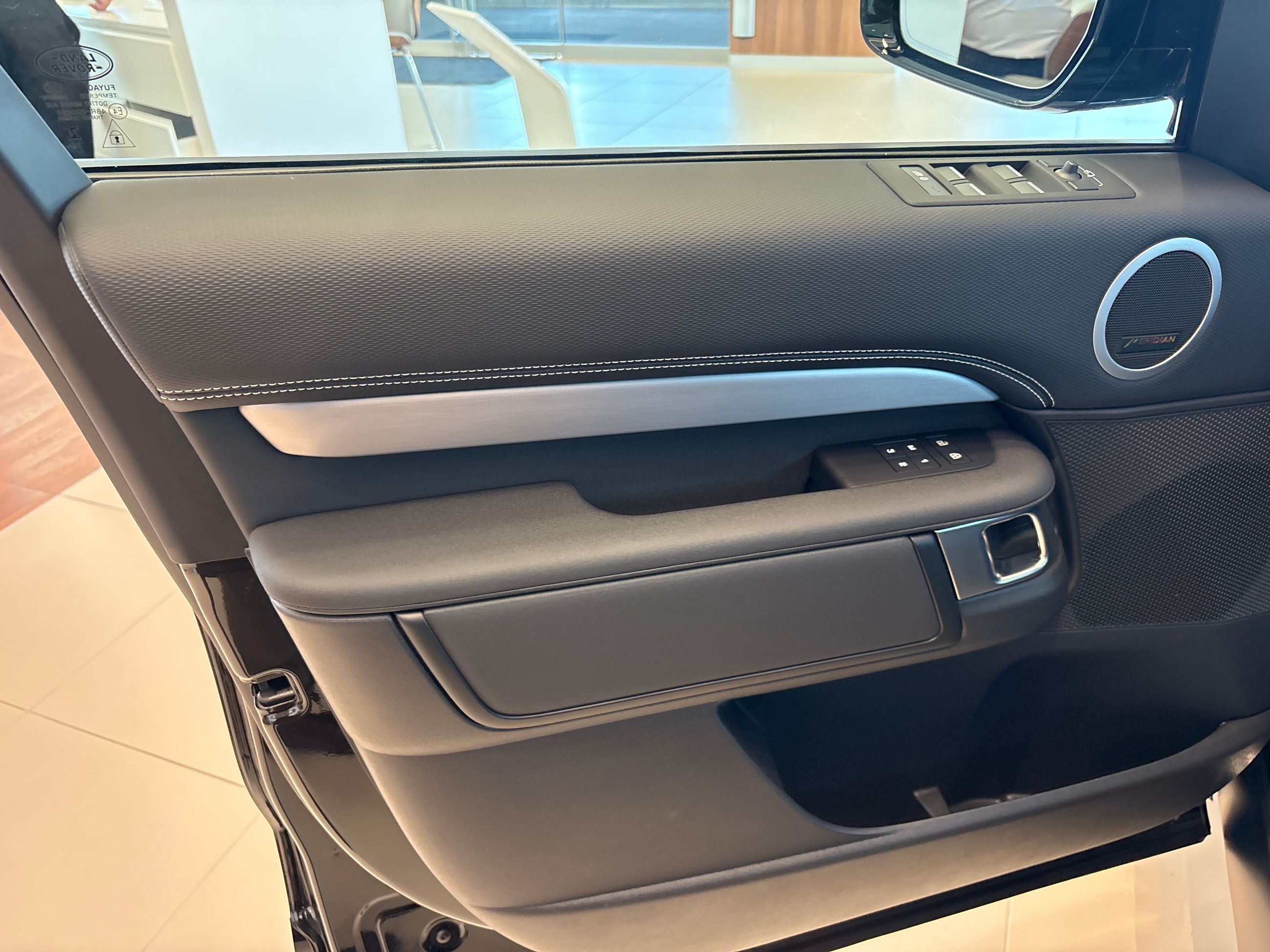 2026 Land Rover Discovery in North Vancouver, British Columbia