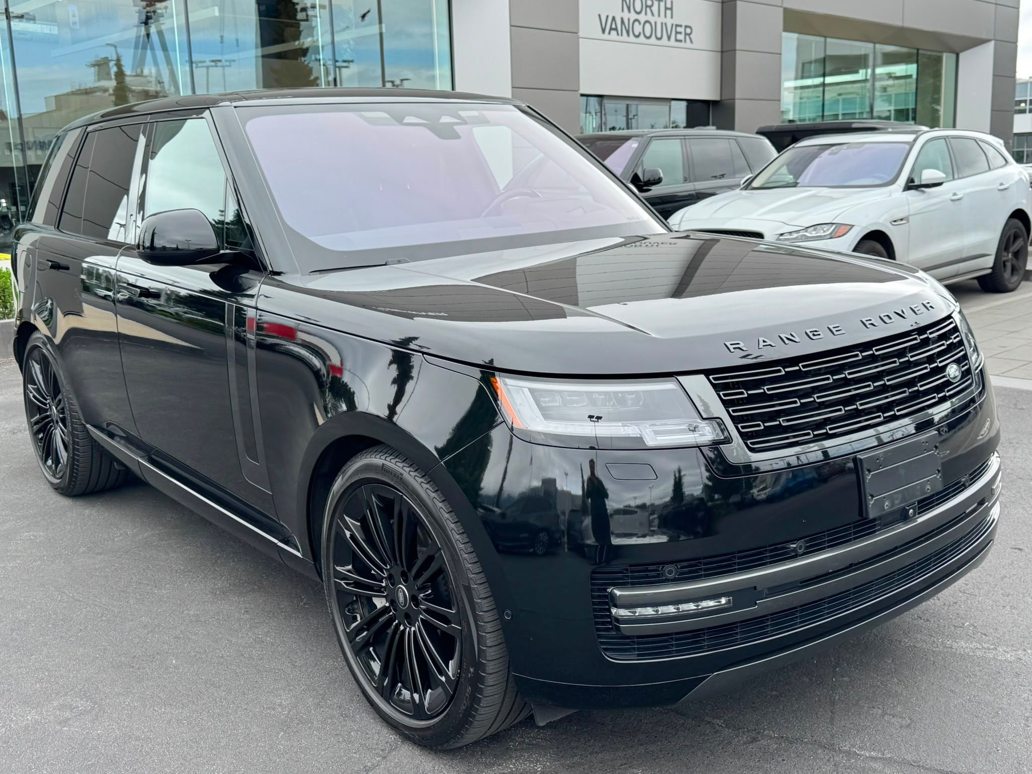 2023 Land Rover New Range Rover in North Vancouver, British Columbia