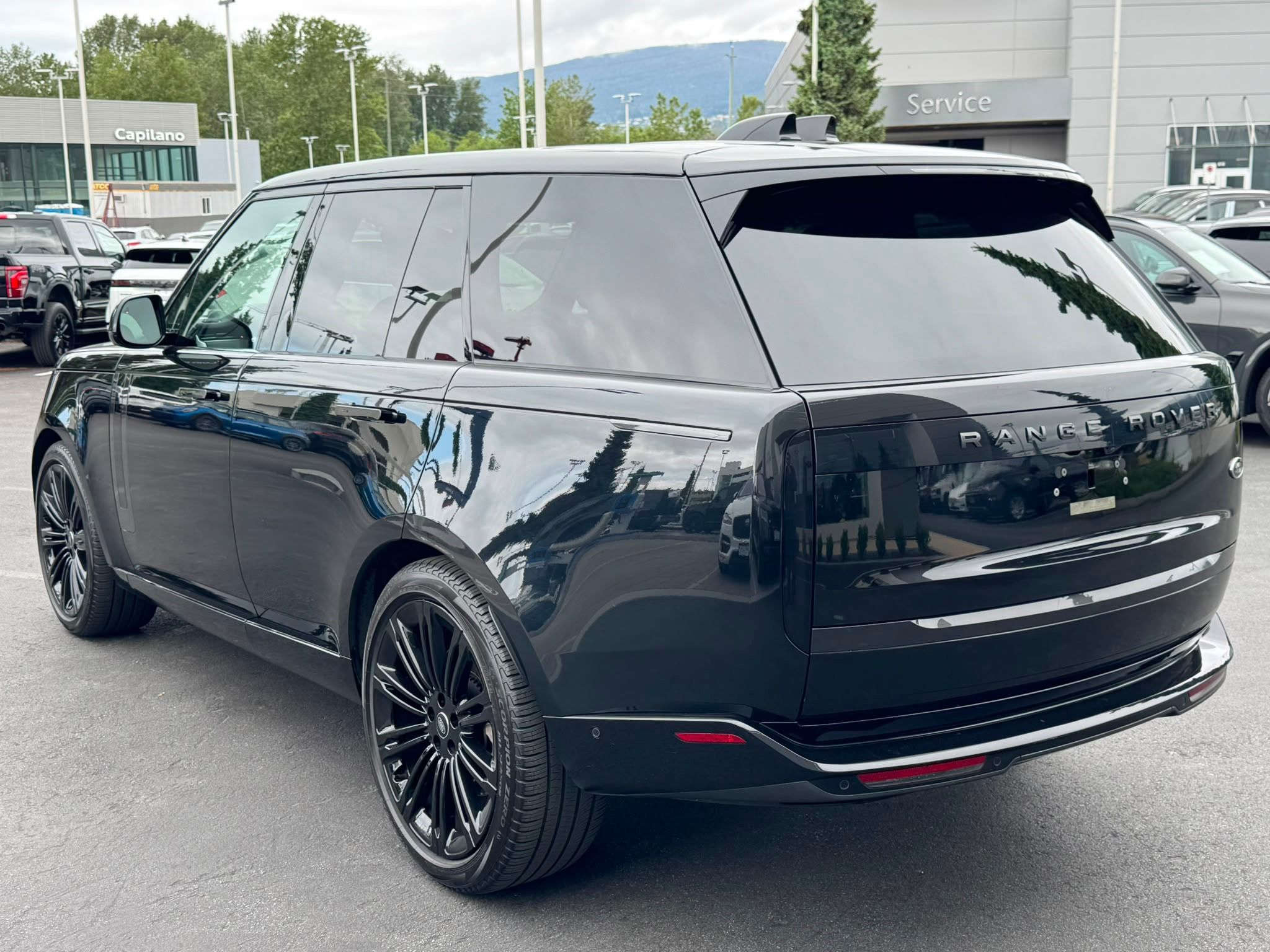 2023 Land Rover New Range Rover in North Vancouver, British Columbia