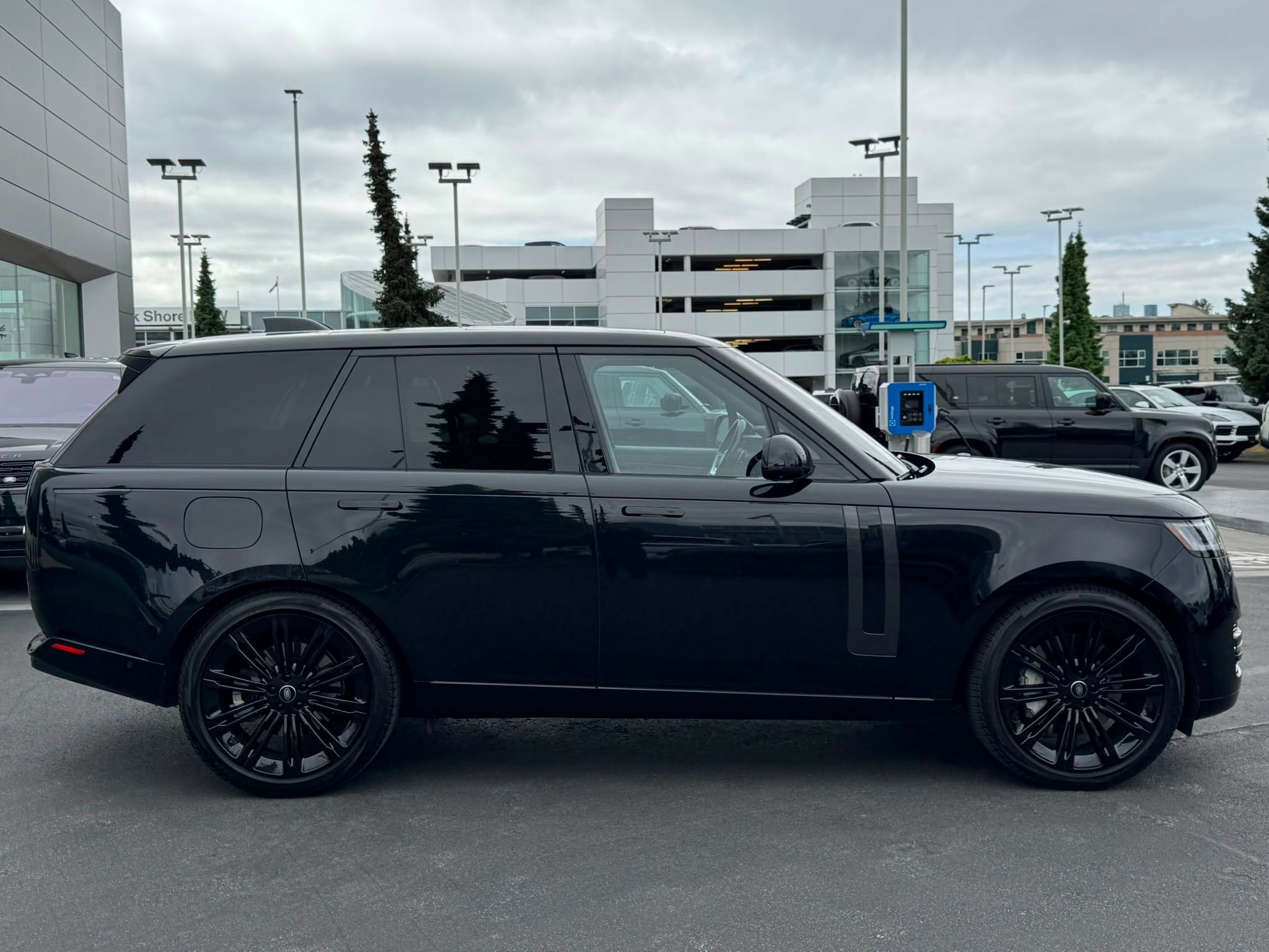 2023 Land Rover New Range Rover in North Vancouver, British Columbia