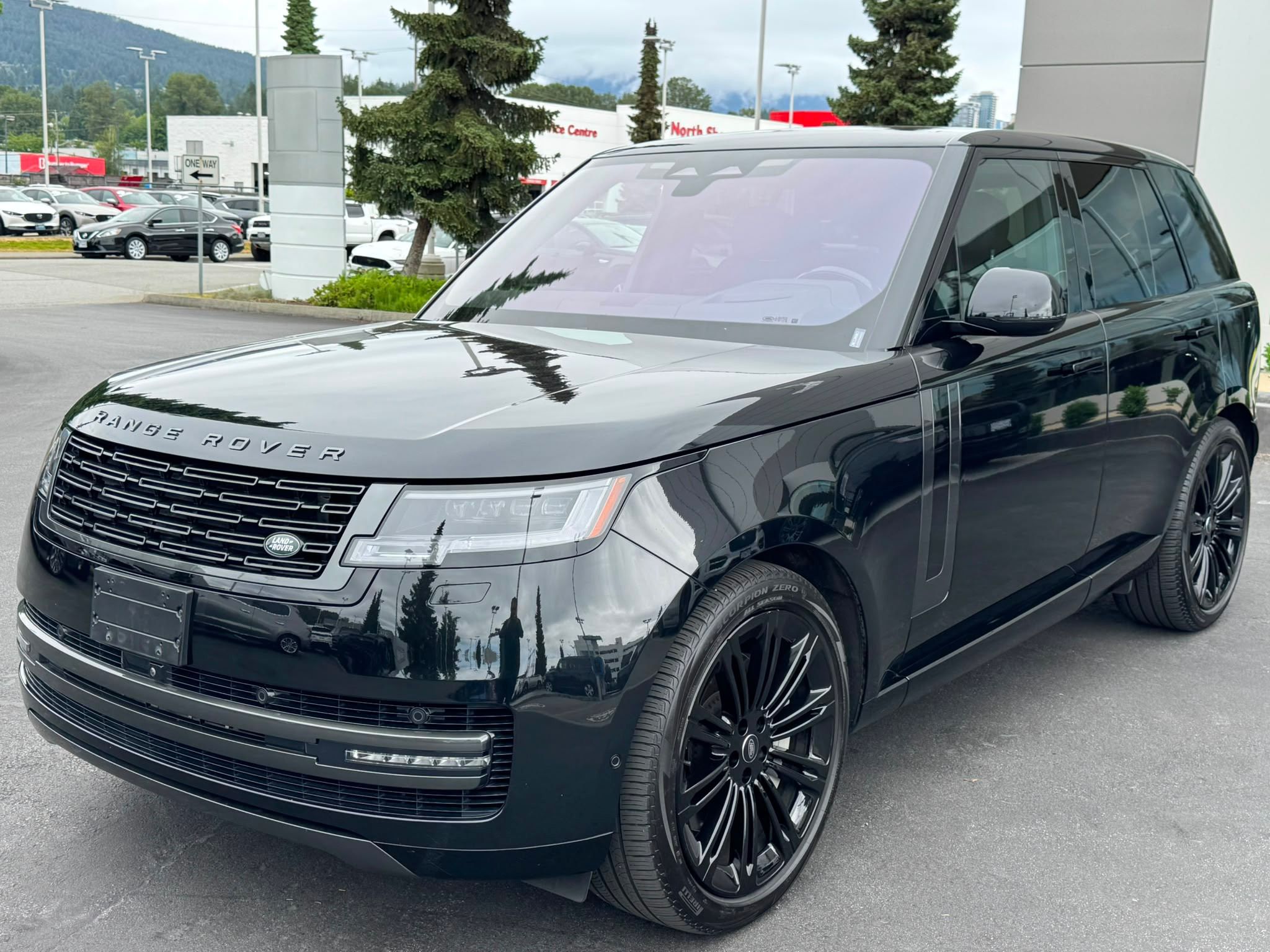 2023 Land Rover New Range Rover in North Vancouver, British Columbia
