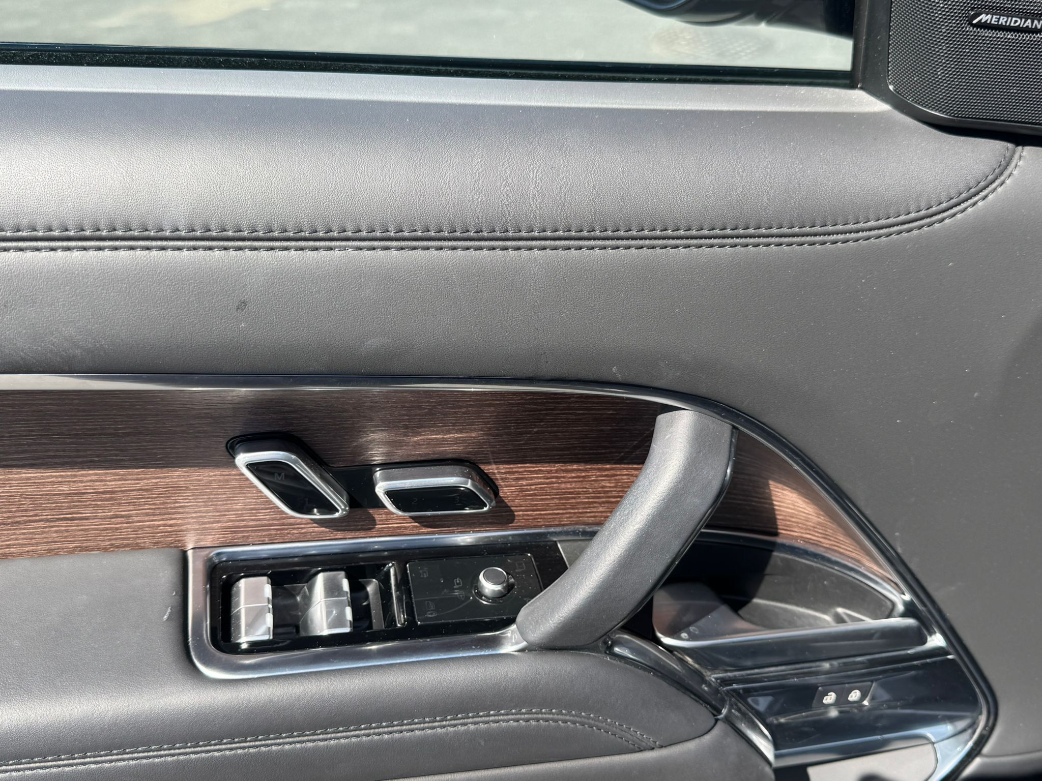2023  New Range Rover