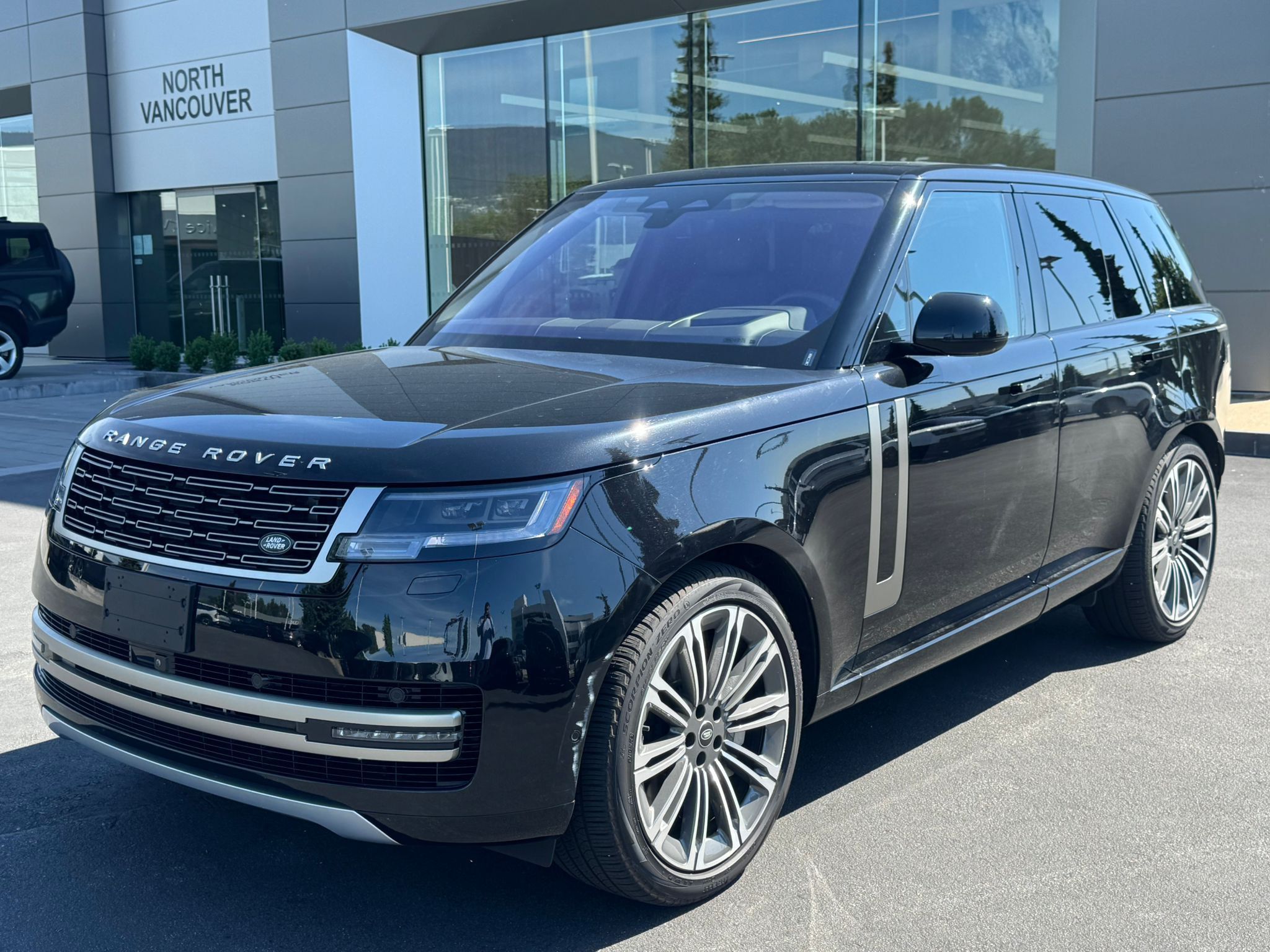 2023  New Range Rover