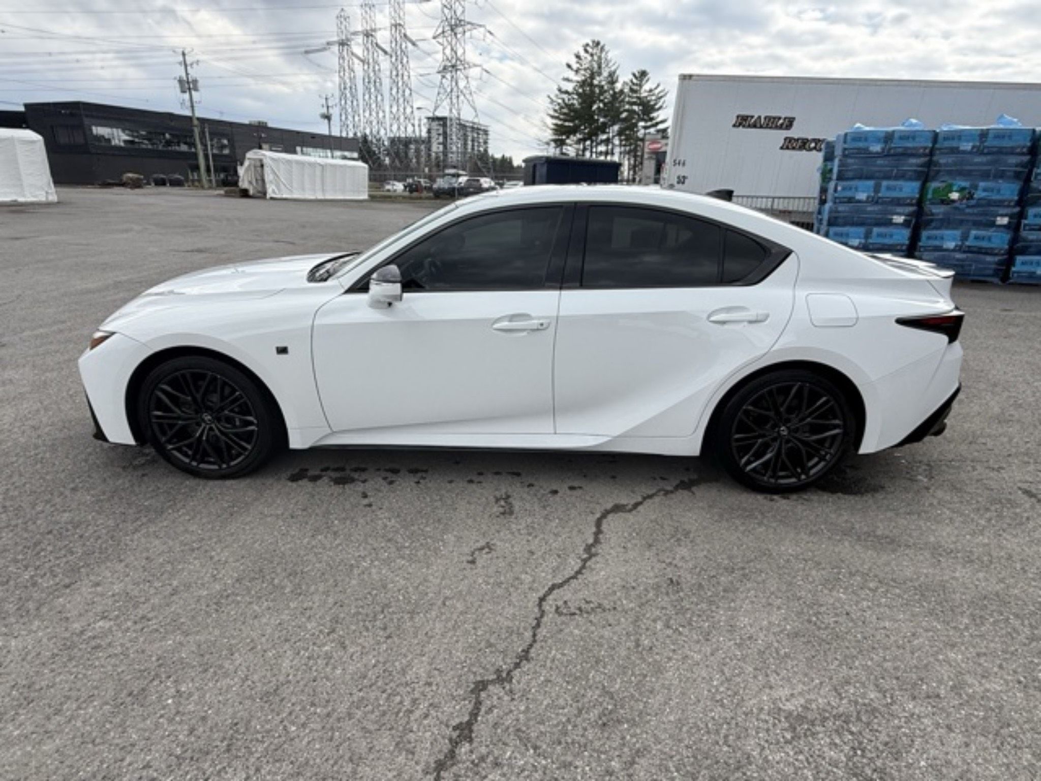 Lexus IS  2023 à Laval, Québec