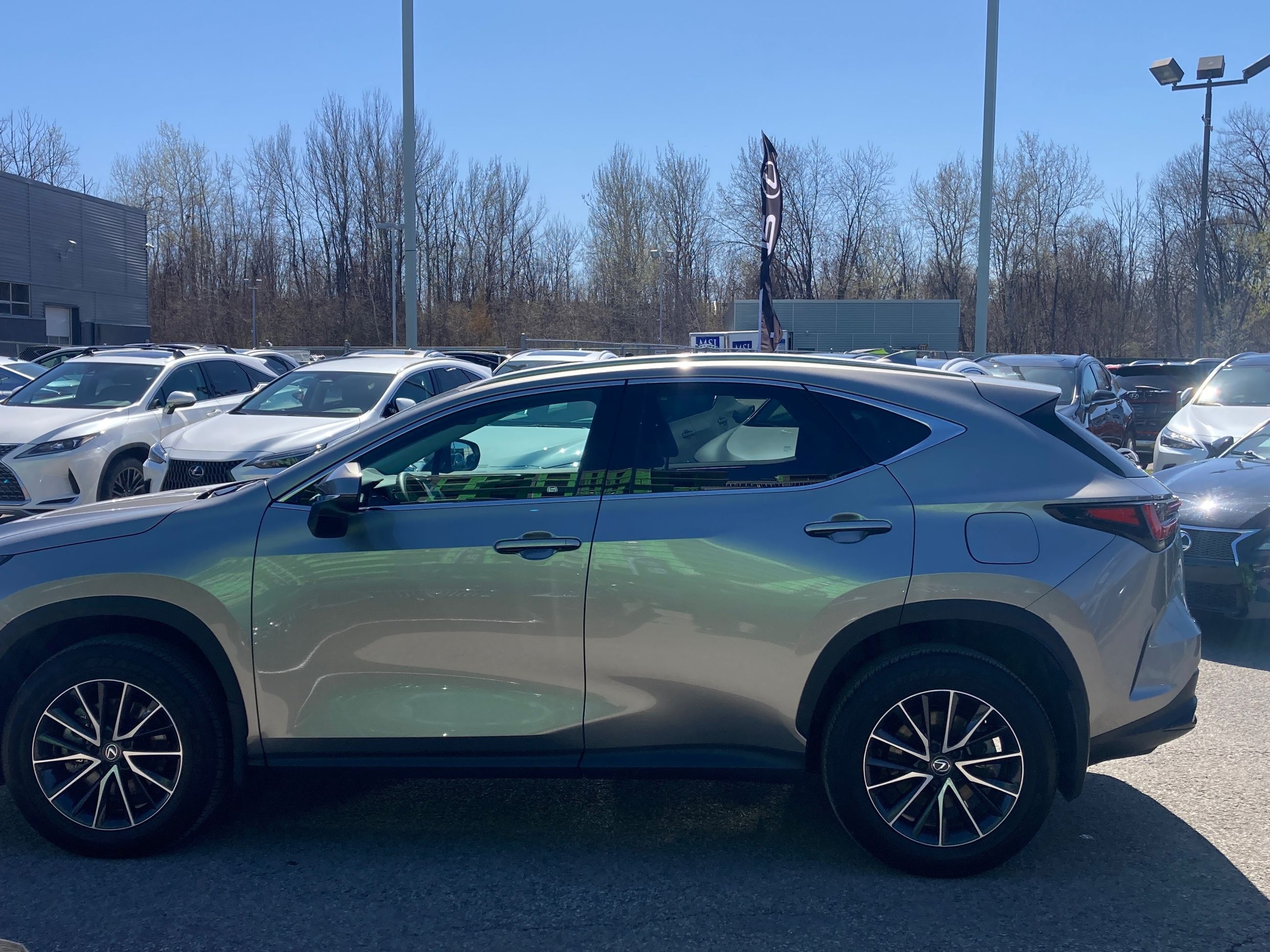 Lexus NX  2024 à Laval, Québec