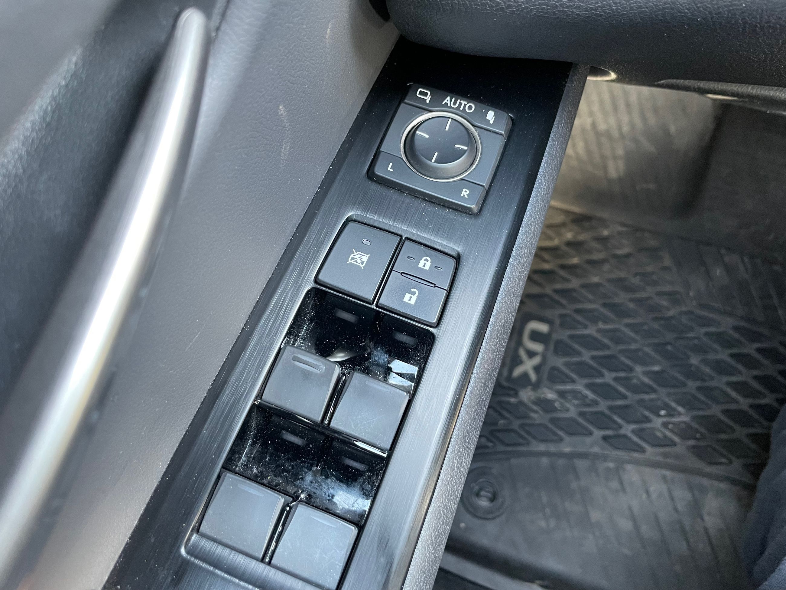 Lexus UX 250h  2021 à Laval, Québec