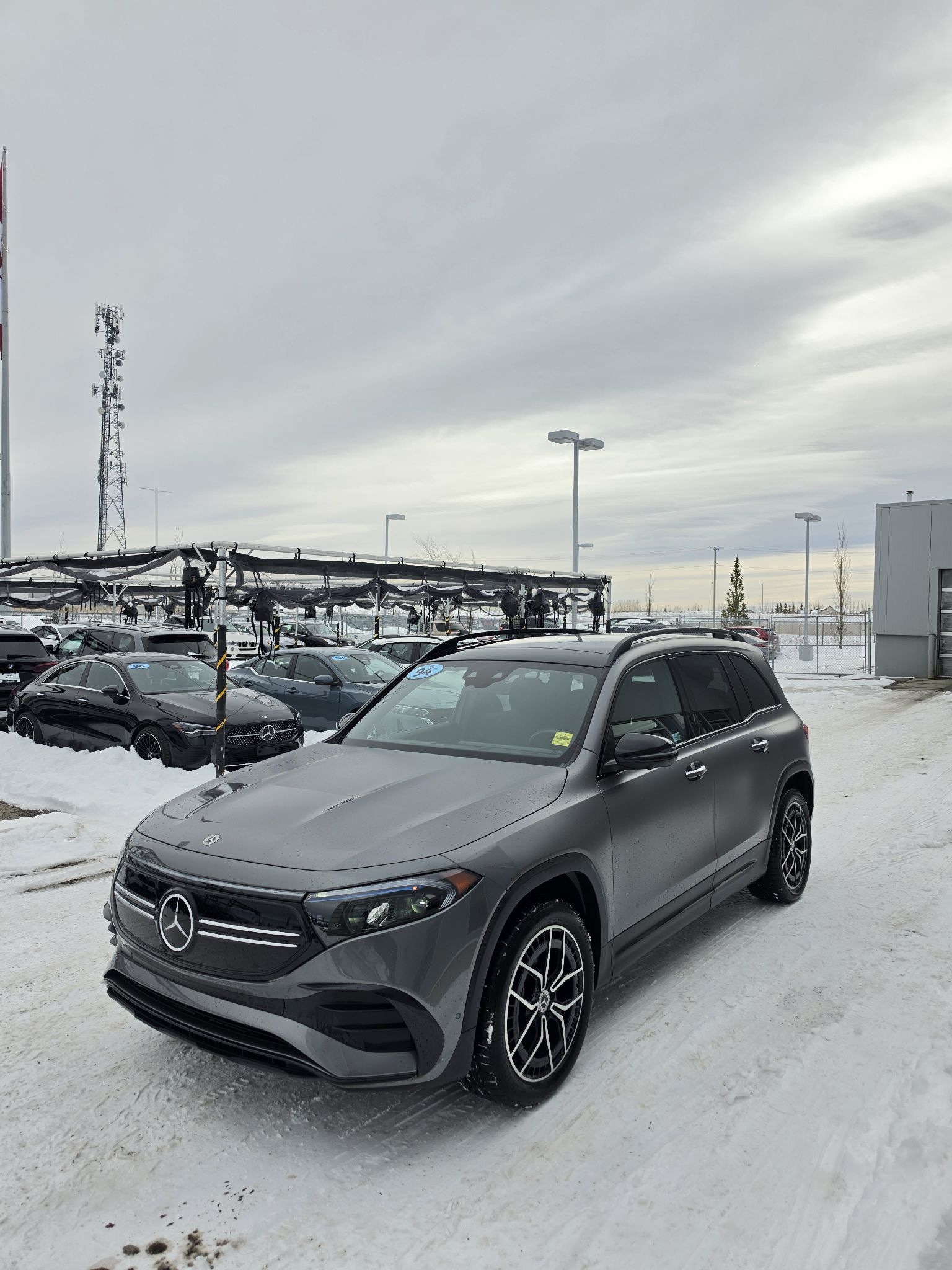 Mercedes-Benz EQB350  2023 à Calgary, Alberta