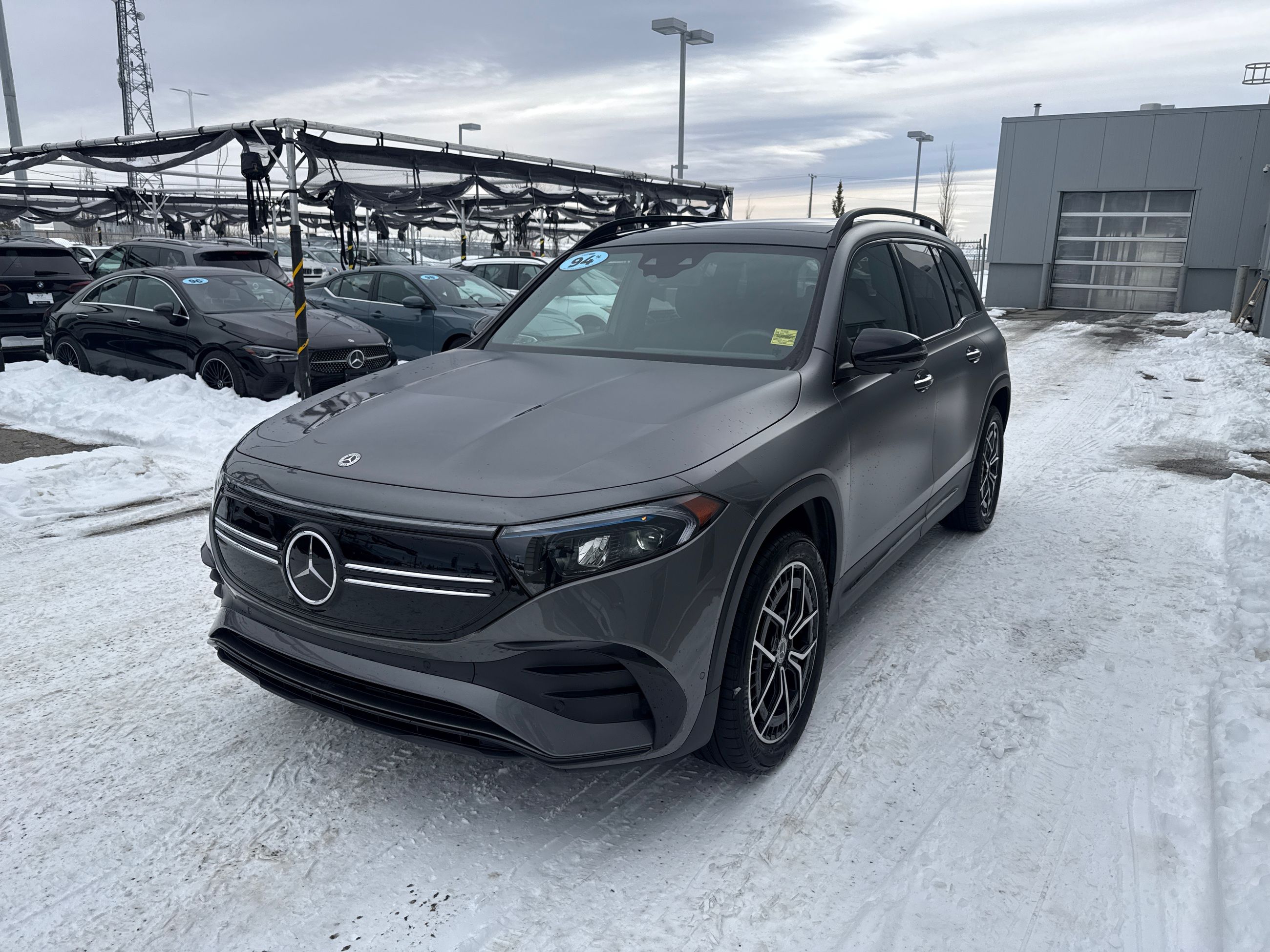 Mercedes-Benz EQB350  2023 à Calgary, Alberta