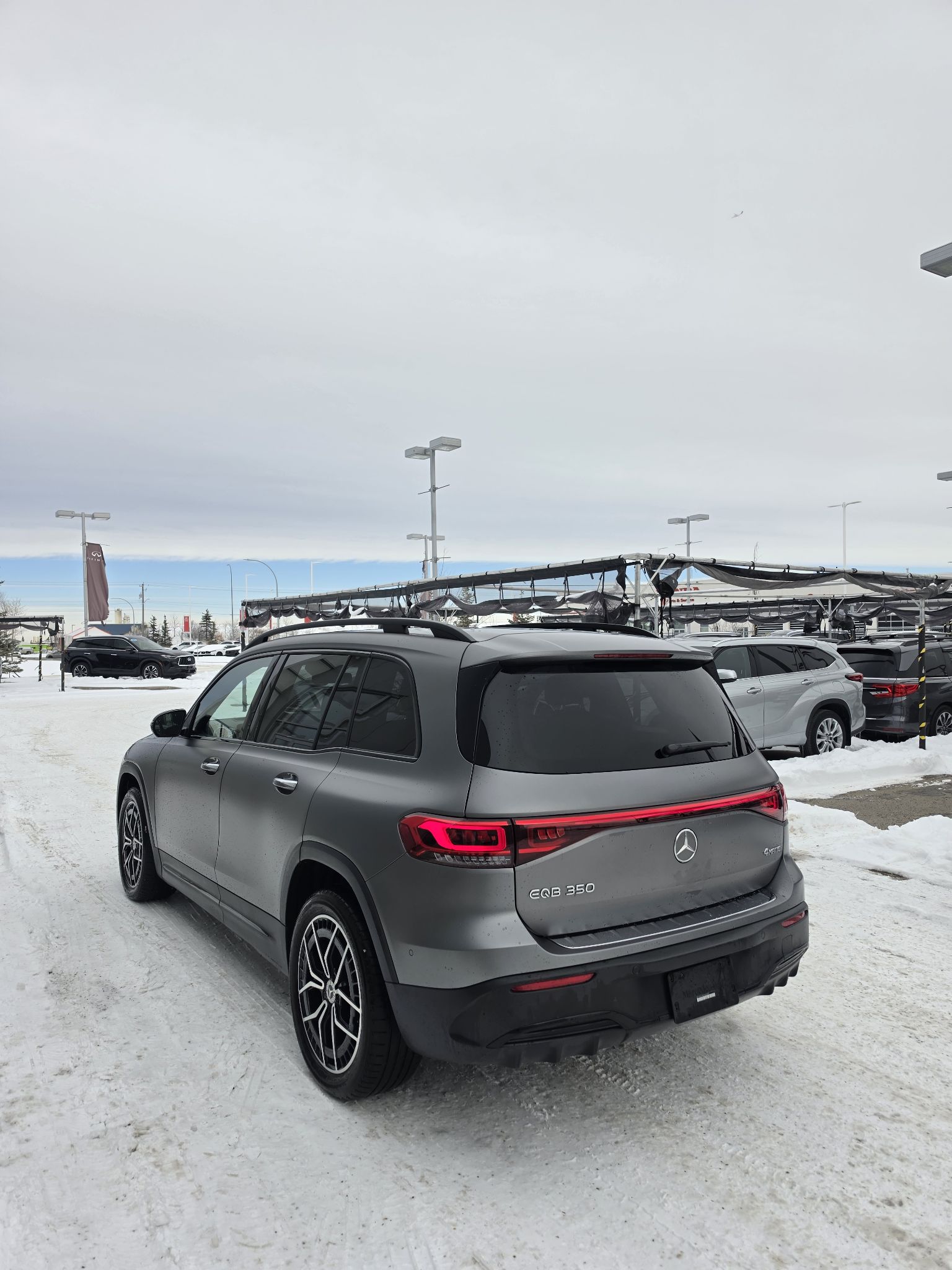 Mercedes-Benz EQB350  2023 à Calgary, Alberta