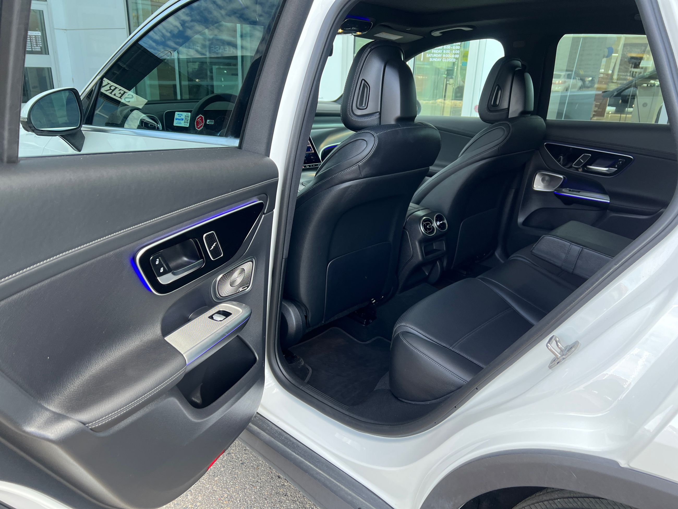 2025 Mercedes-Benz GLC300
