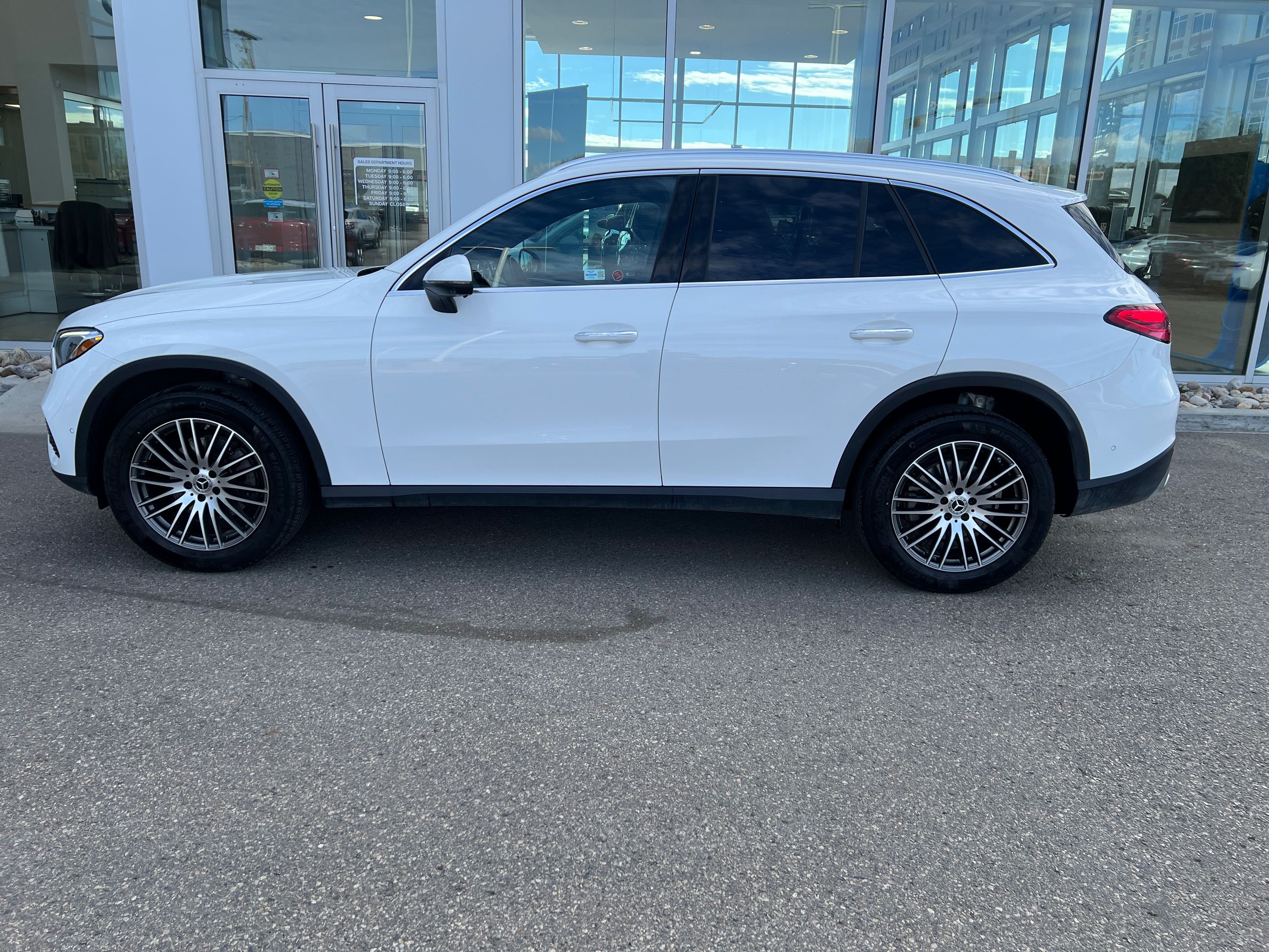 2025 Mercedes-Benz GLC300