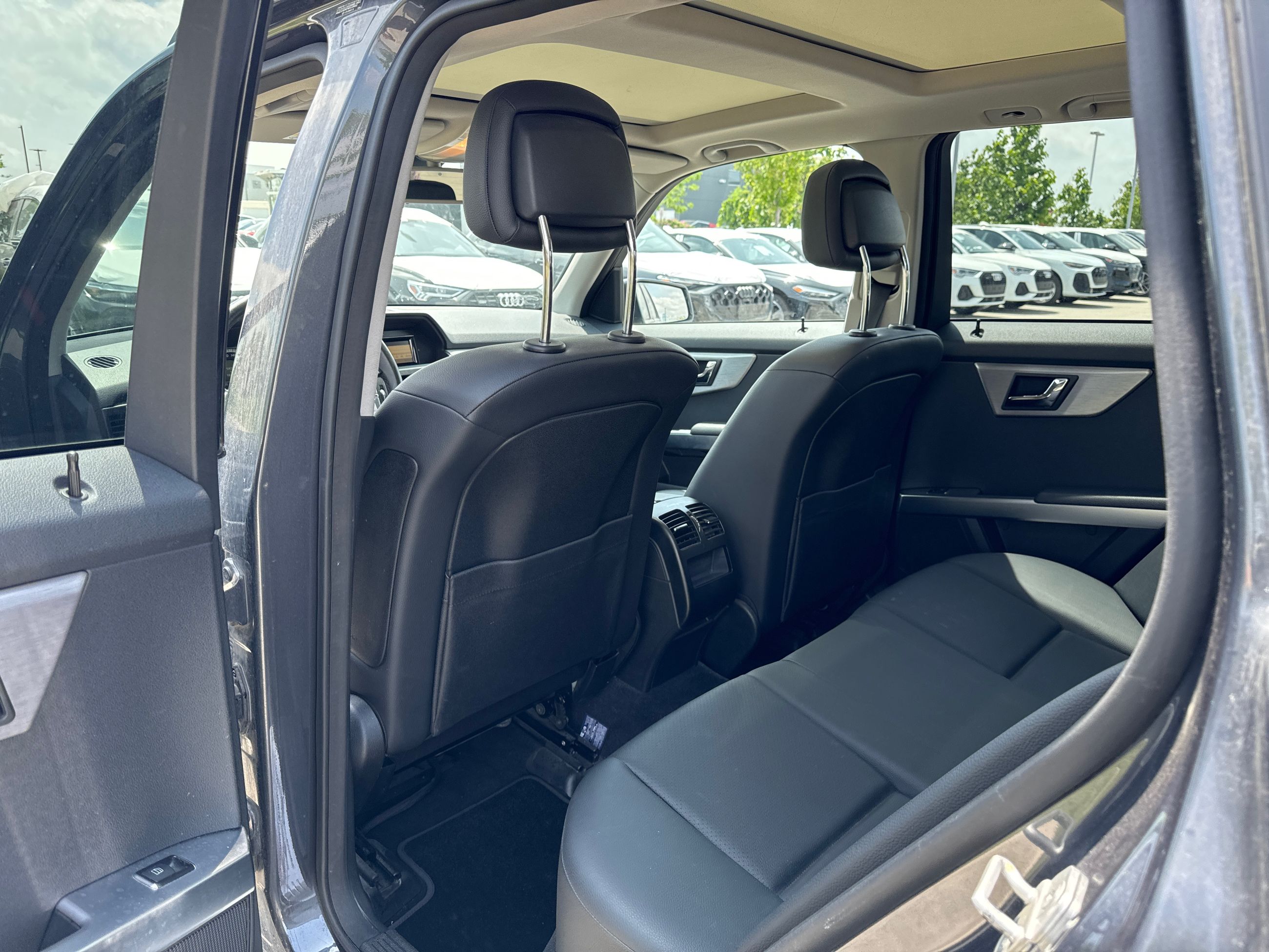 2010 Mercedes-Benz GLK350 in Barrie, Ontario