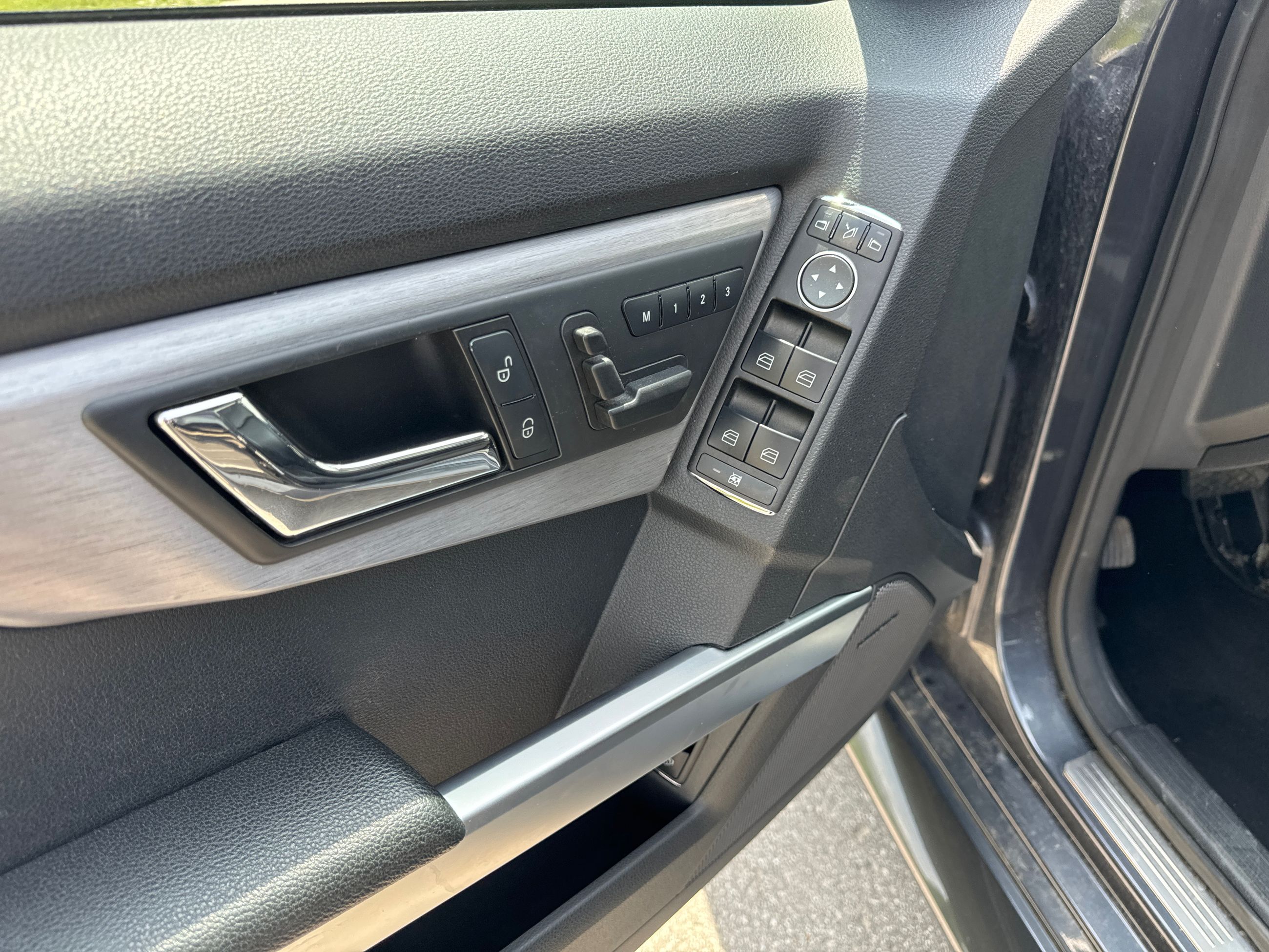 2010 Mercedes-Benz GLK350 in Barrie, Ontario