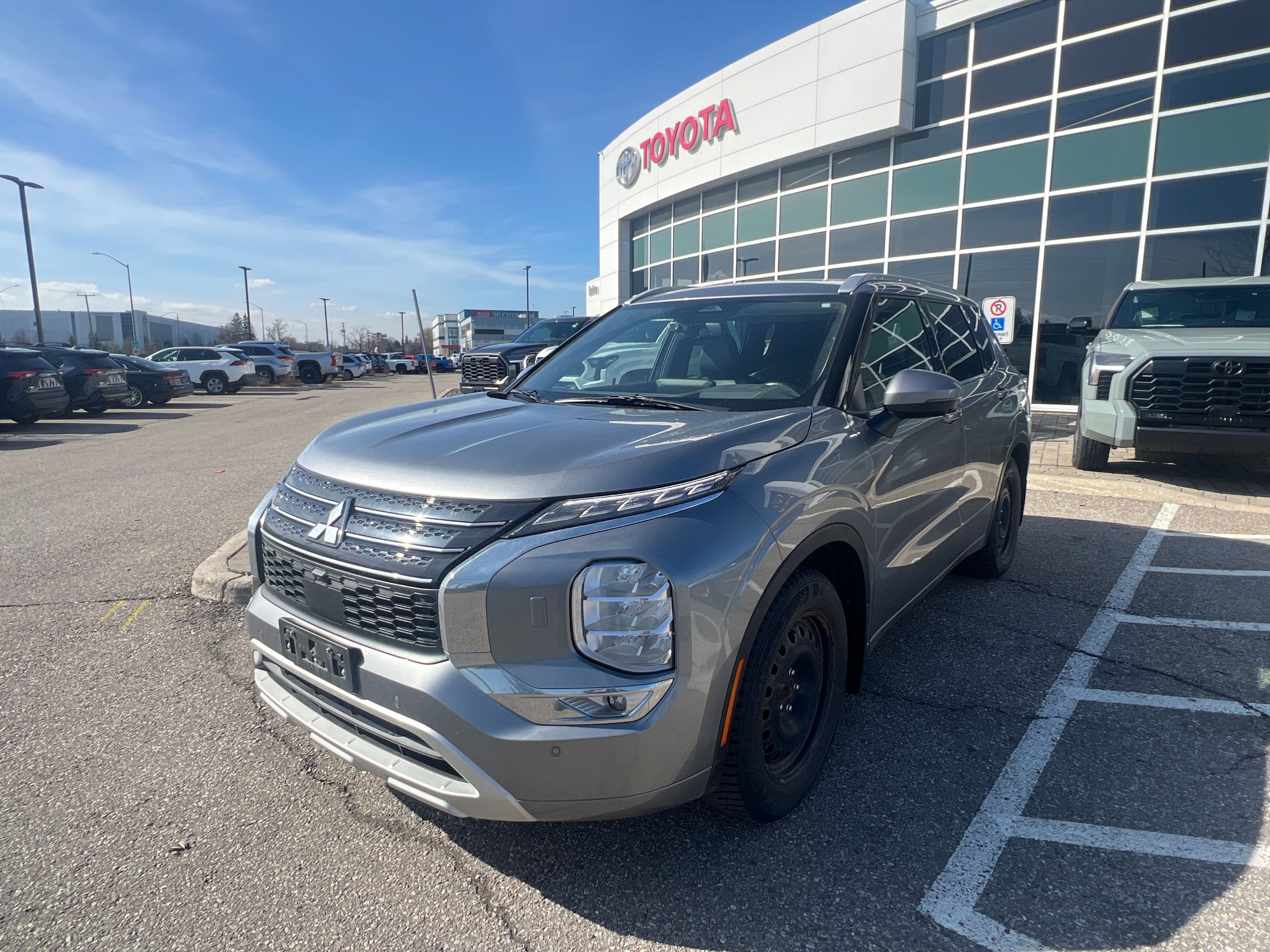 2023 Mitsubishi Outlander in Bolton, Ontario