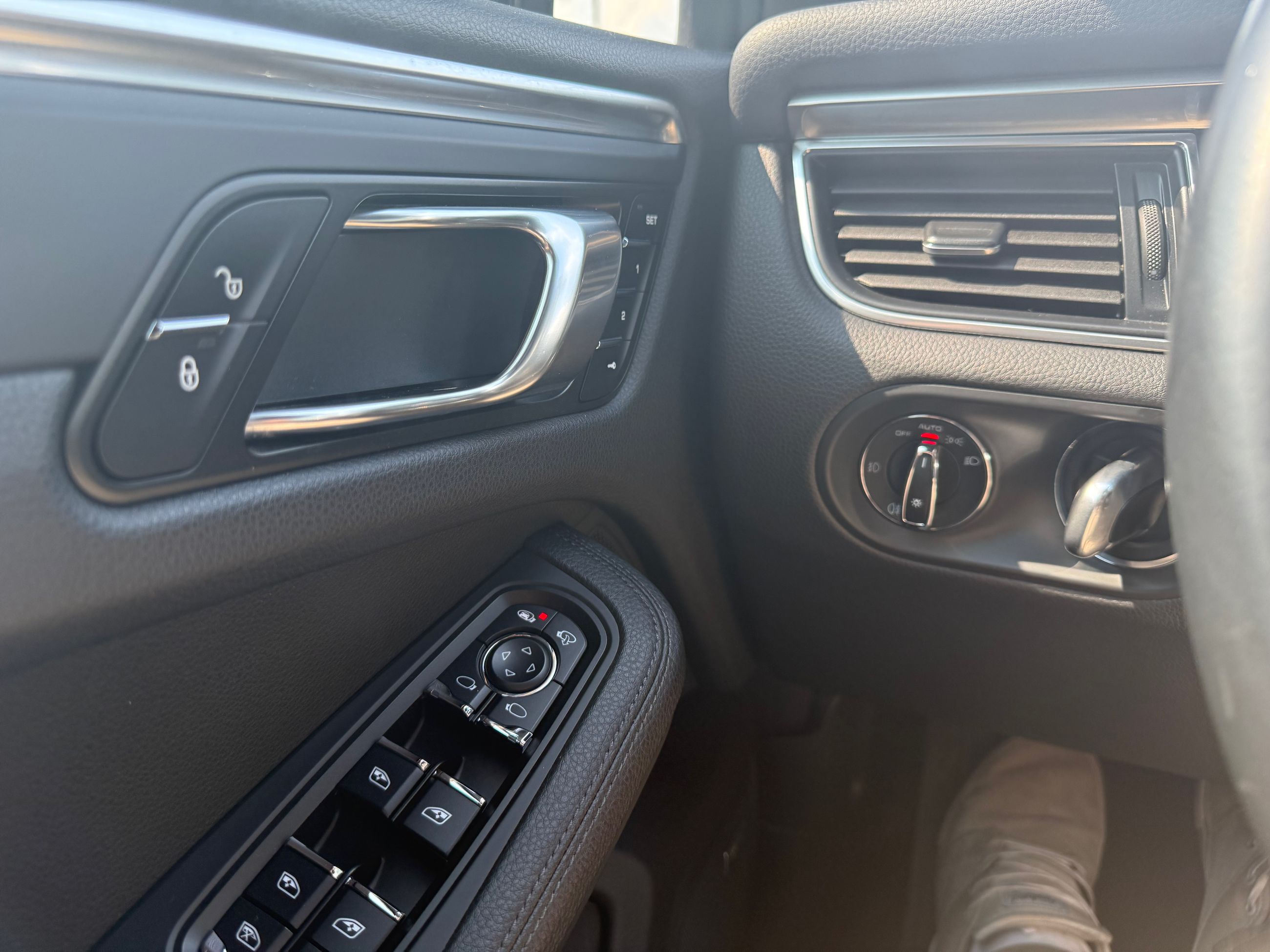 2018 Porsche Macan in Mississauga, Ontario