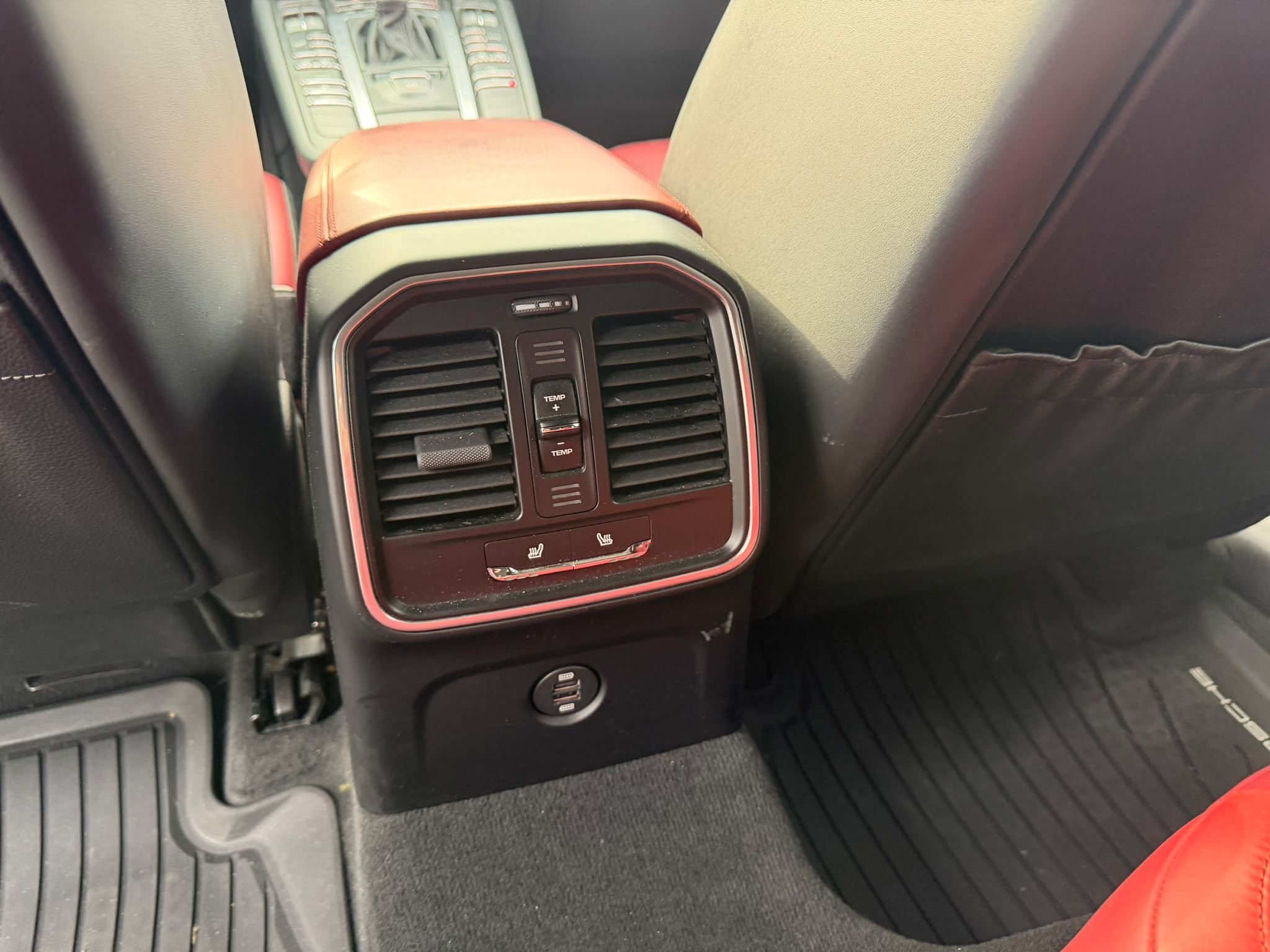 2019  Macan