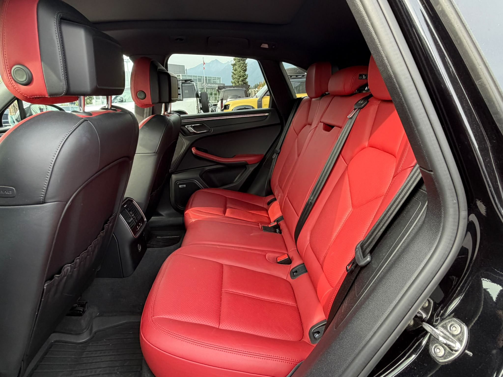 2019  Macan