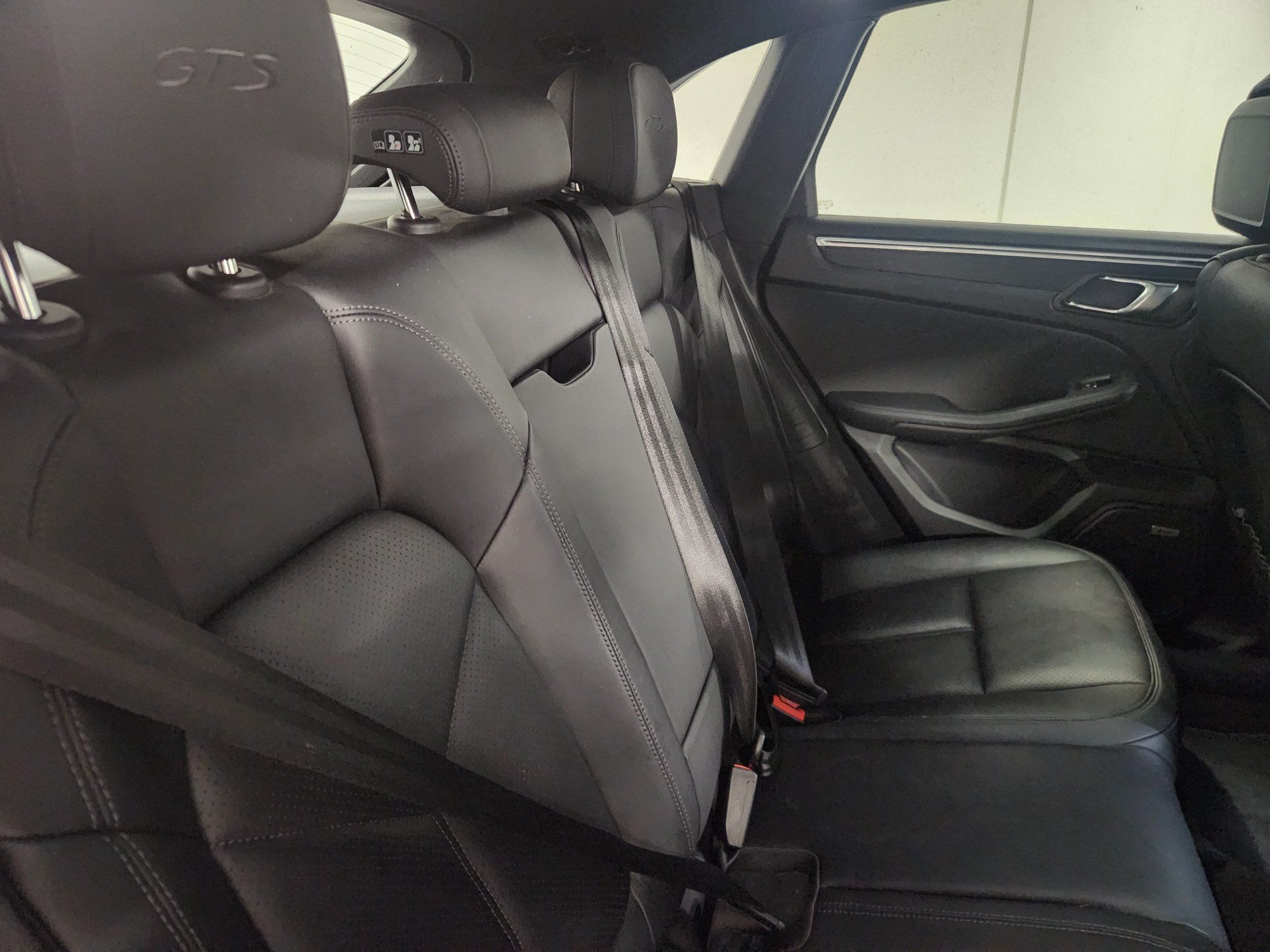 2021 Porsche Macan in Vancouver, British Columbia