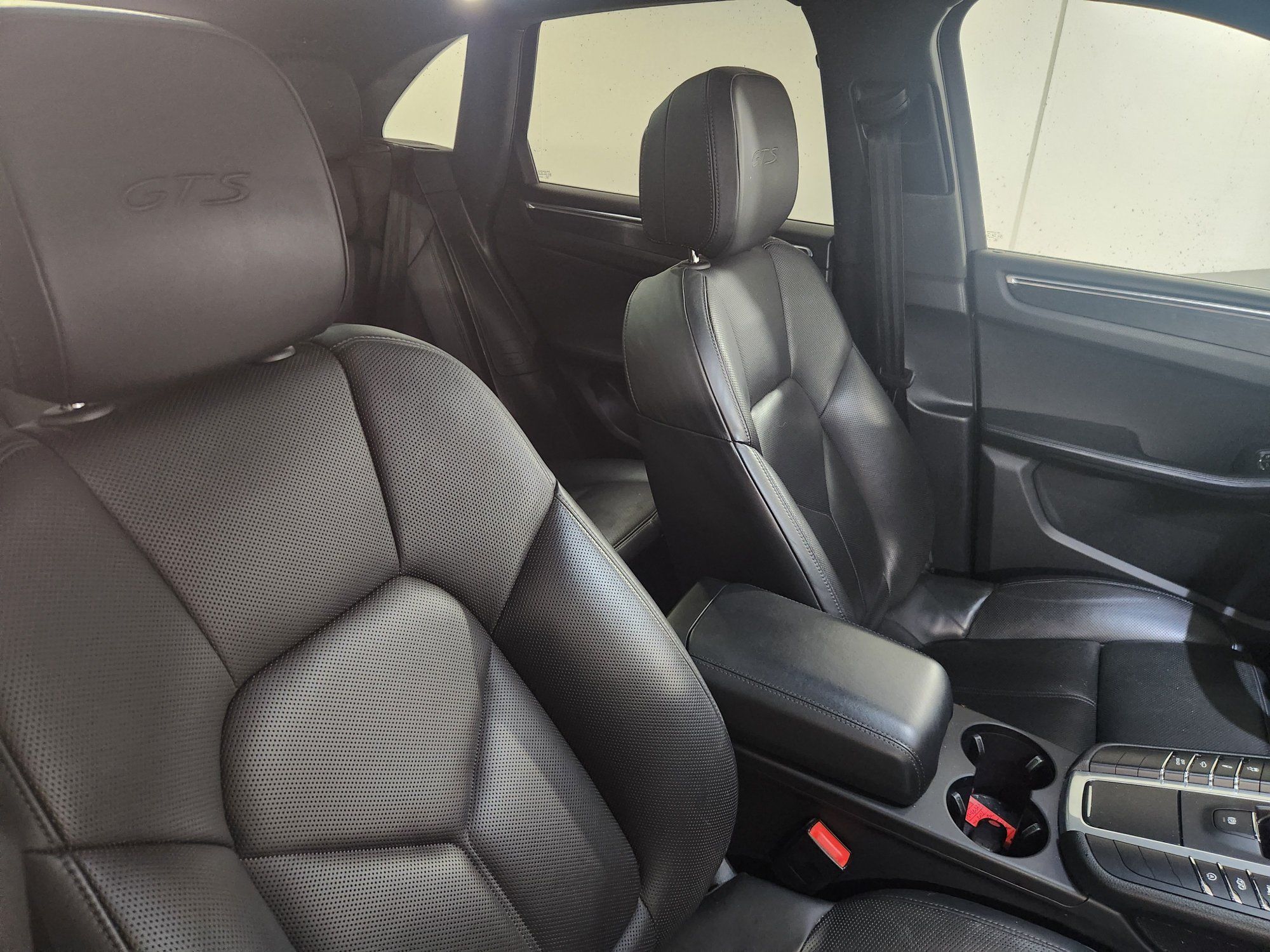 2021 Porsche Macan in Vancouver, British Columbia