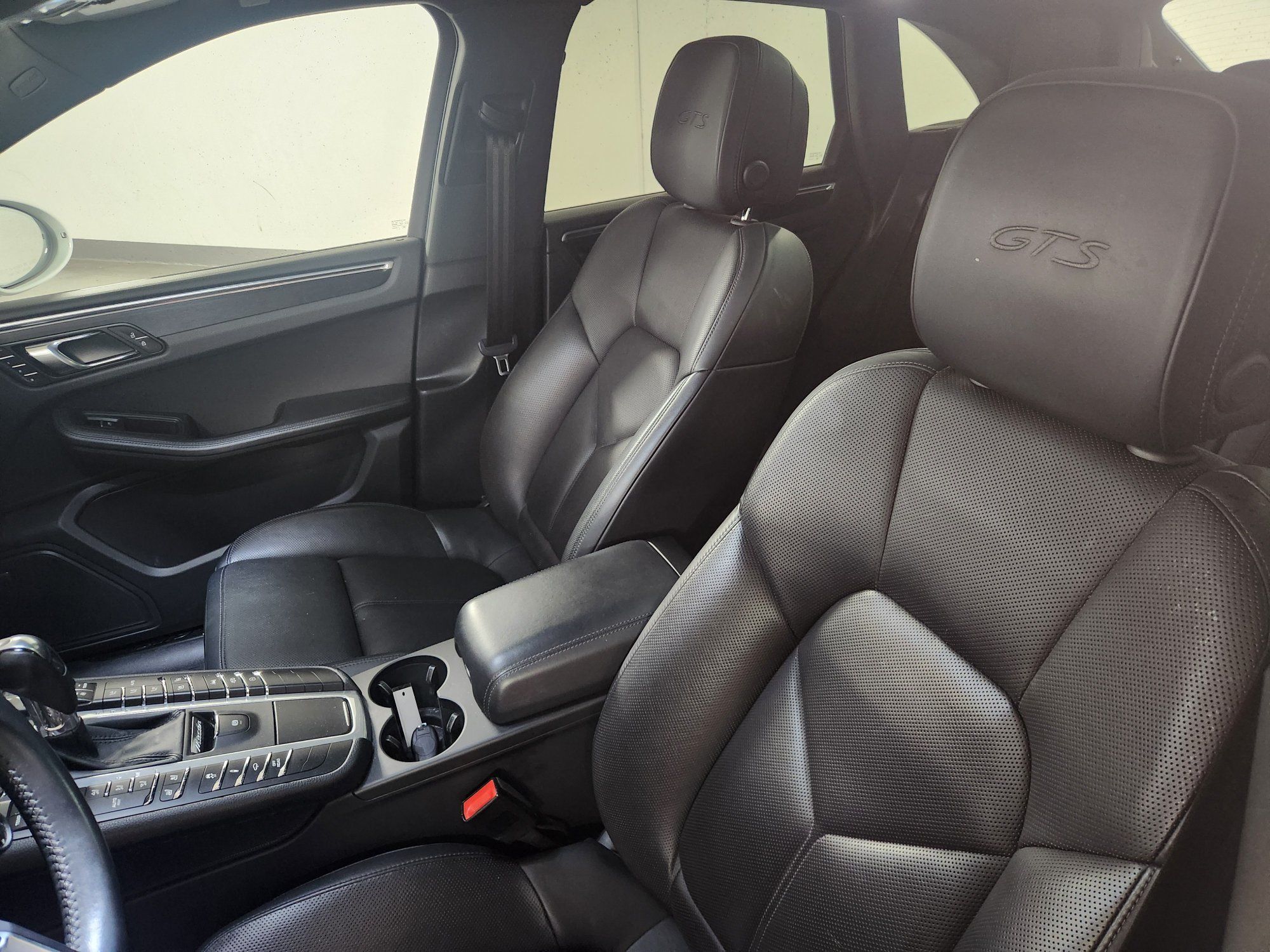 2021 Porsche Macan in Vancouver, British Columbia