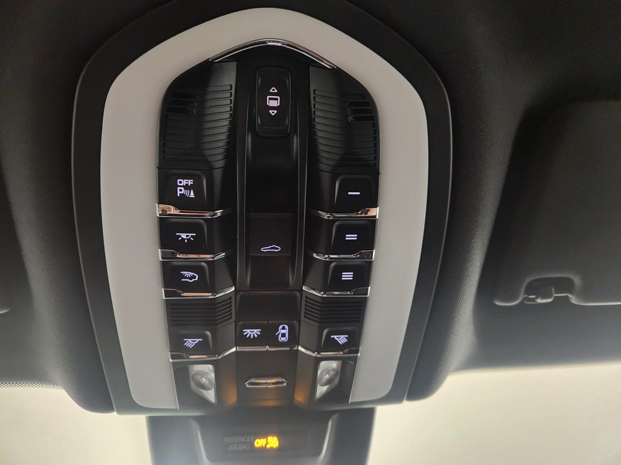 2021 Porsche Macan in Vancouver, British Columbia